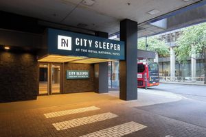 Alojamiento - City Sleeper at Royal National Hotel