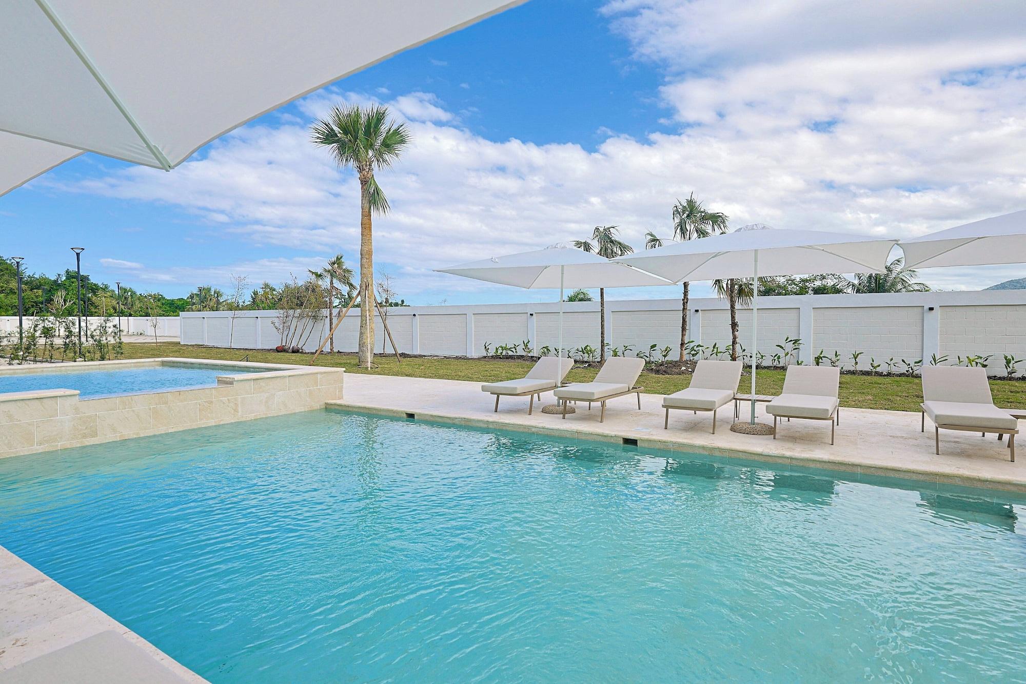 Vista Piscina Holiday Inn Puerto Plata-Cofresi Bay Area By Ihg