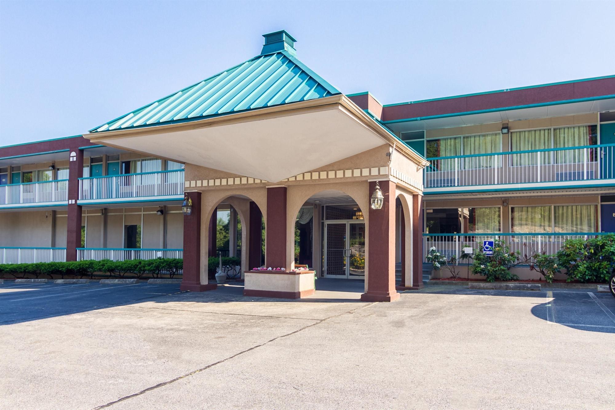 Vista Exterior Motel 6 Groton, CT—Casinos Nearby