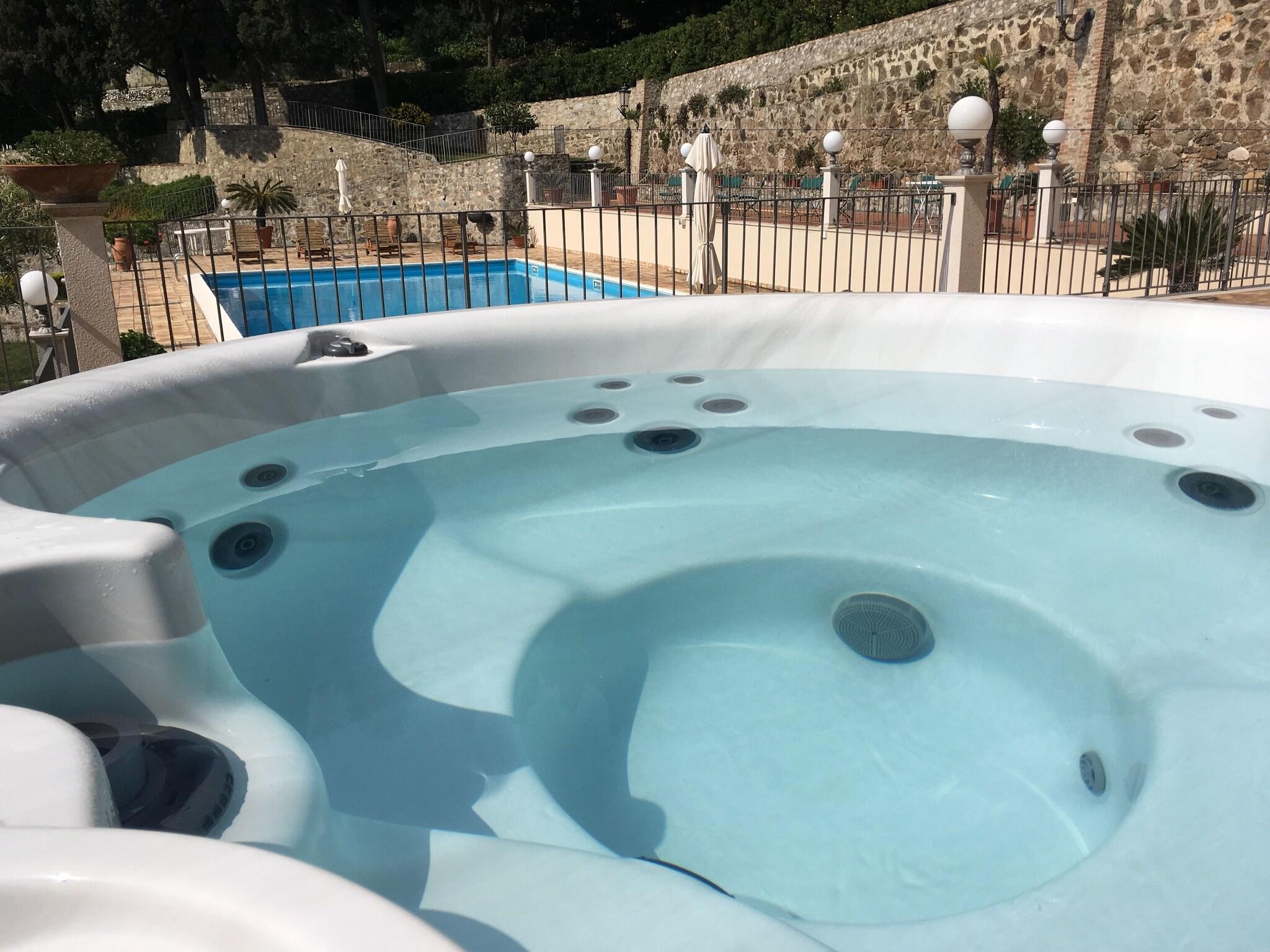 Vista Piscina Villa Pulejo