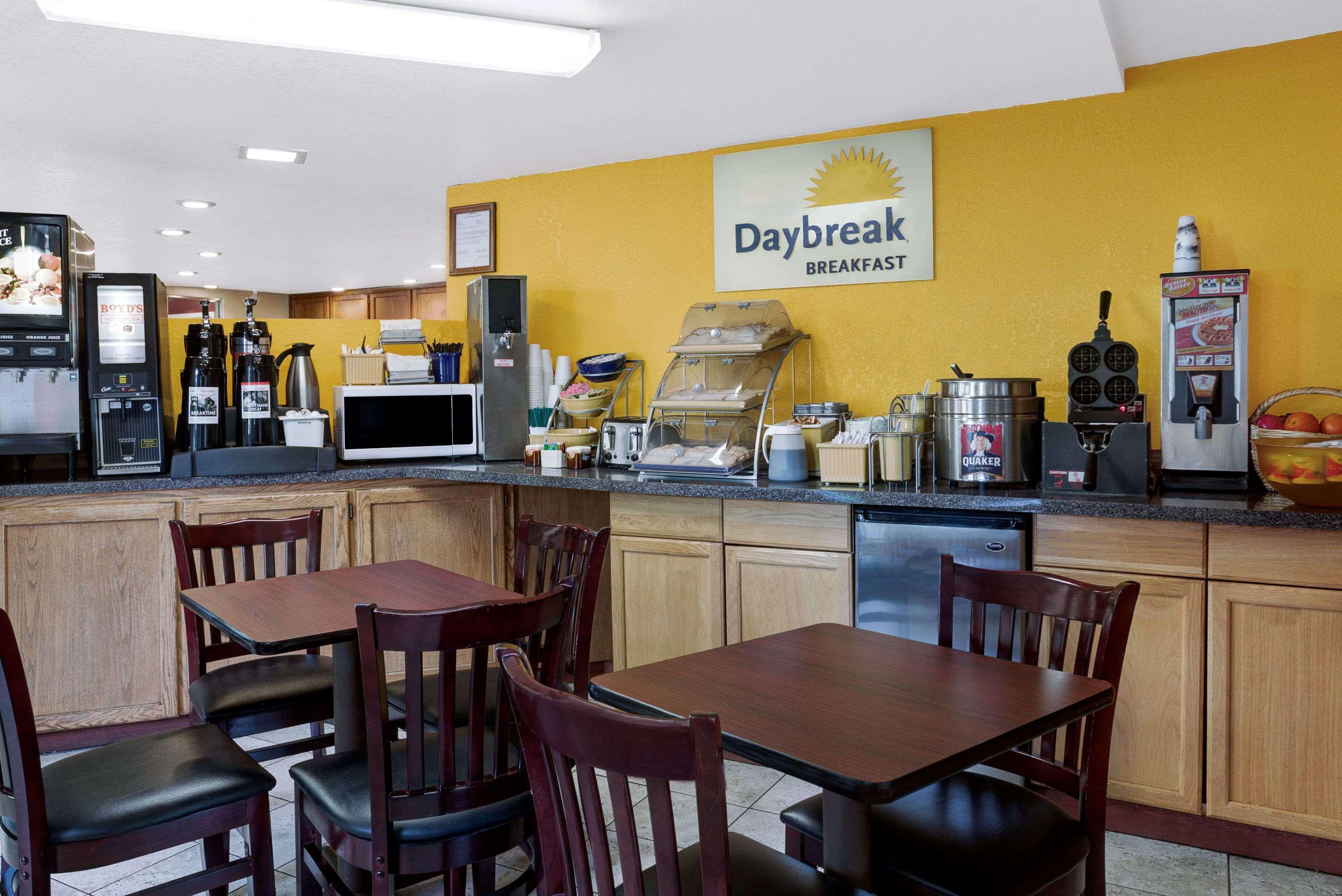 Restaurant Days Inn by Wyndham Port Angeles
