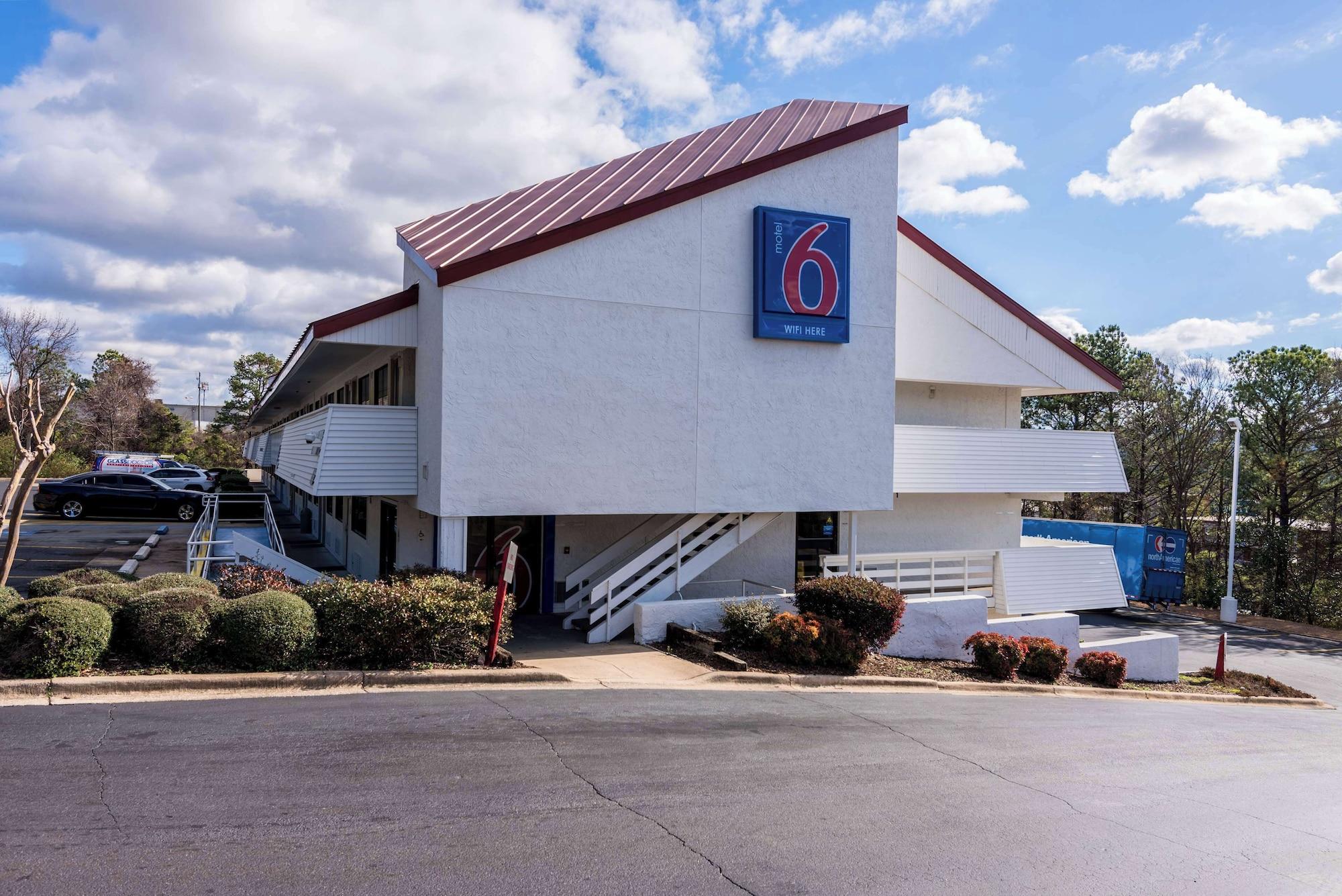 Varios Motel 6 Birmingham, AL