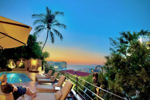 Alquiler Vacacional - Majestic Tuscan Villa/Over ROMANTIC ZONE/Walk To Beach/Private w/Views/