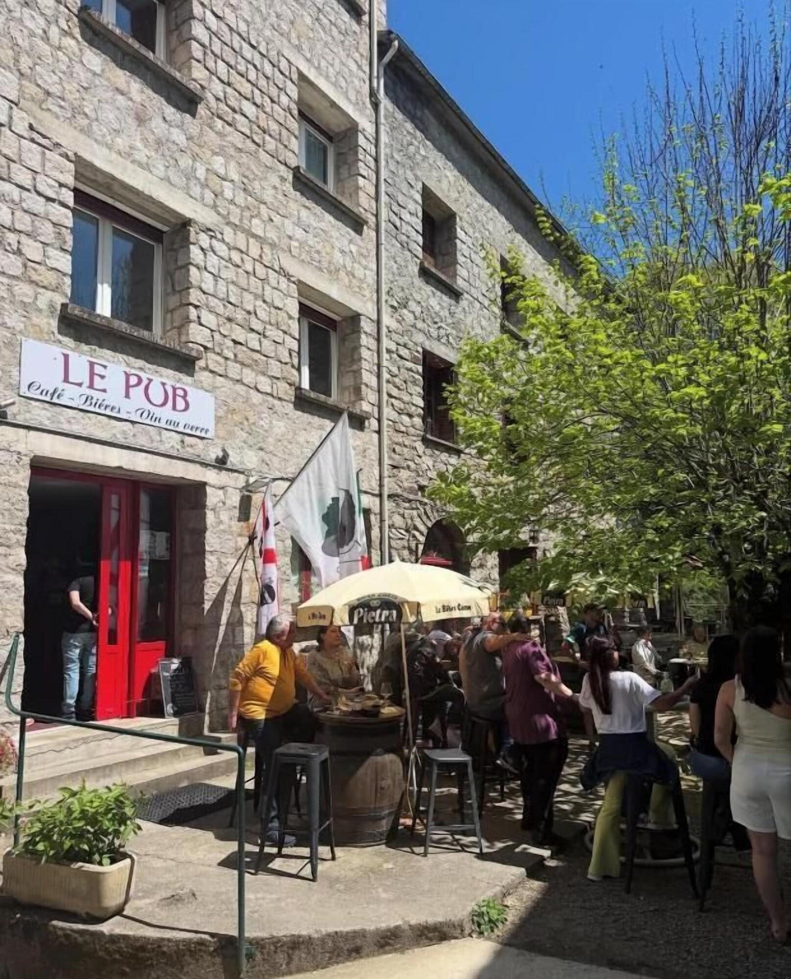 Varios Hôtel pub le petit bosquet