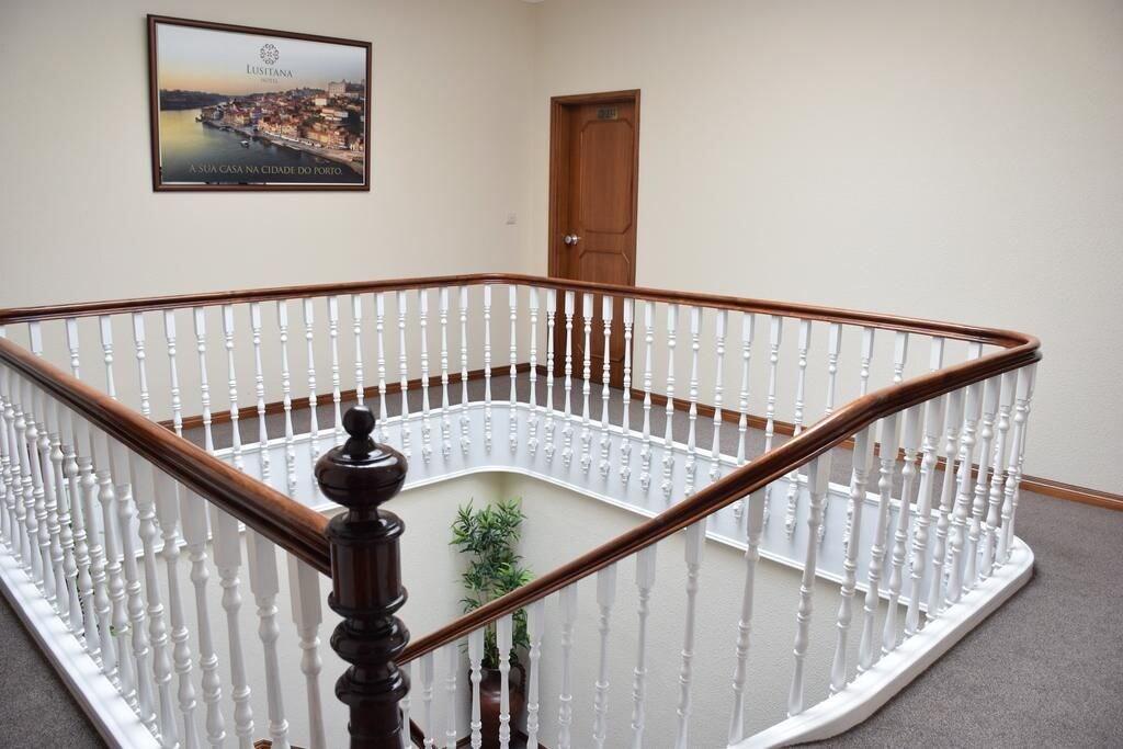 Varios Lusitana Hotel