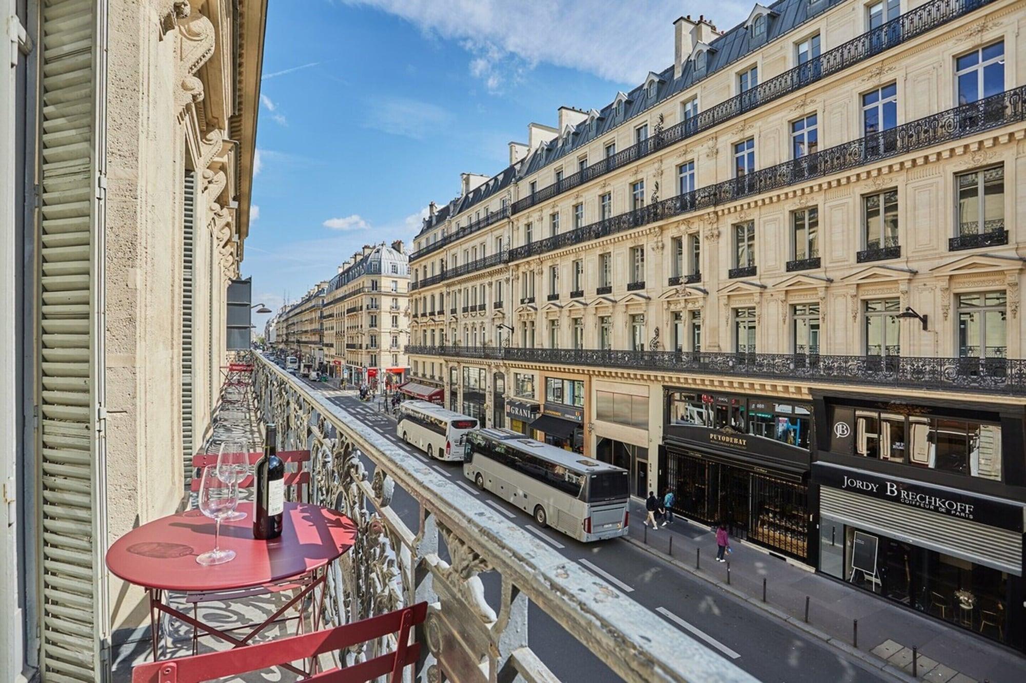 Restaurant 4 Rooms Apartment Opera Vendome