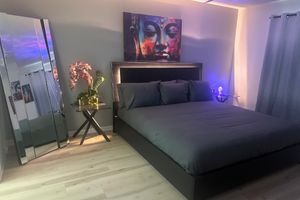 Alquiler Vacacional - Lake Eola Retreat + Private Hot Tub & Fenced Backyard + Grill. Walk to Lake Eola