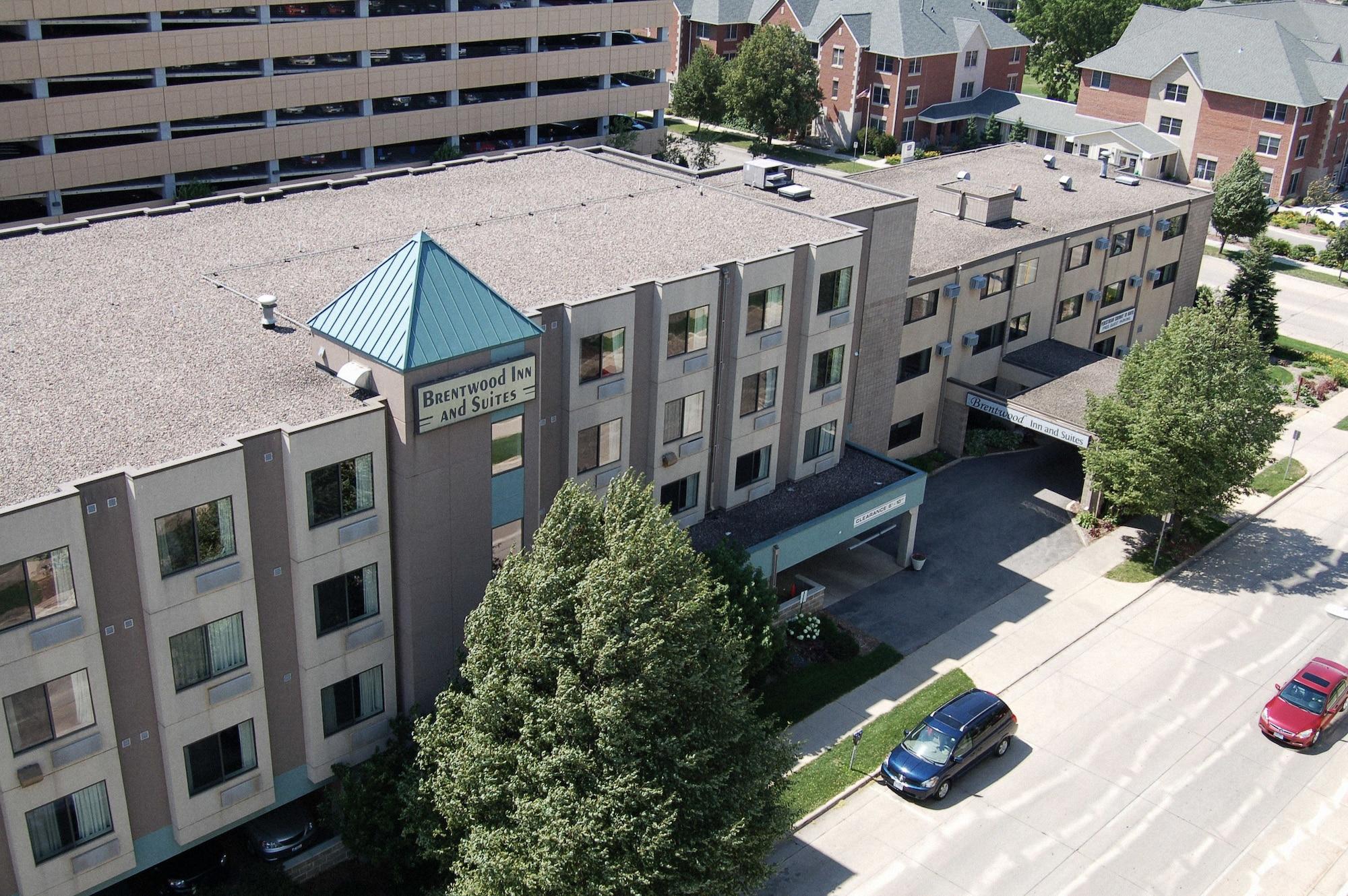 Varios Brentwood Inn & Suites