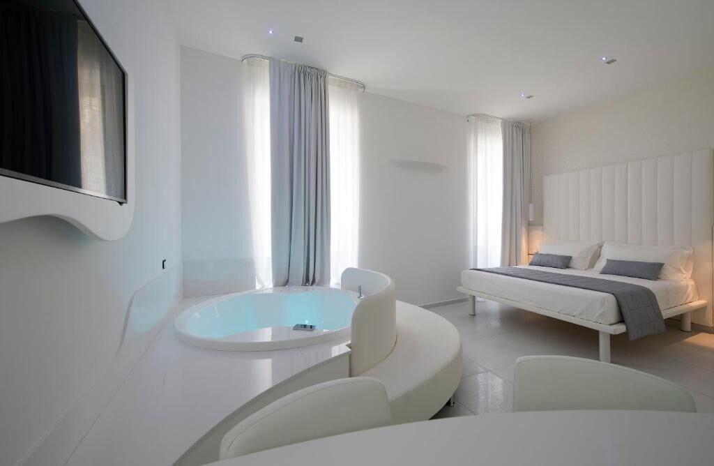 Varios Gatto Bianco Mia Aparthotel