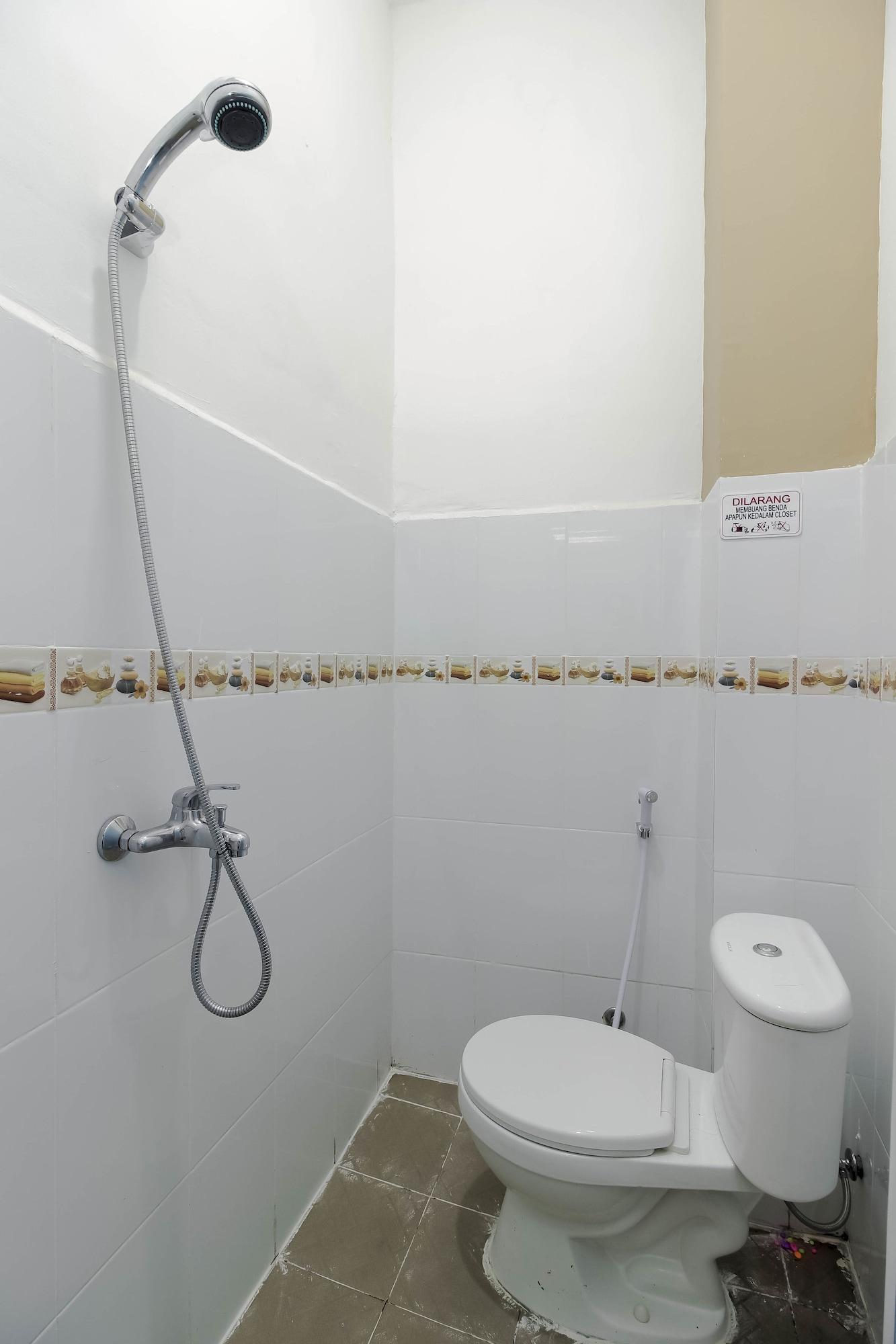 Equipamiento de Habitación RedDoorz near Palembang Trade Center