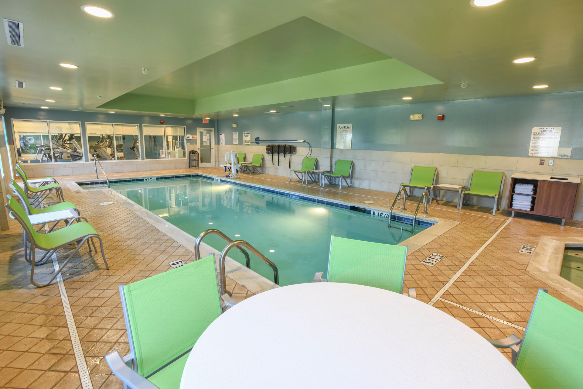 Vista Piscina Holiday Inn Express and Suites Richwood Cincinnati