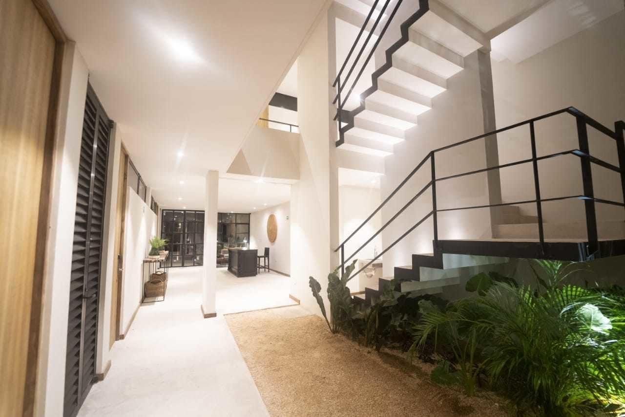 Varios Una Luna Tulum