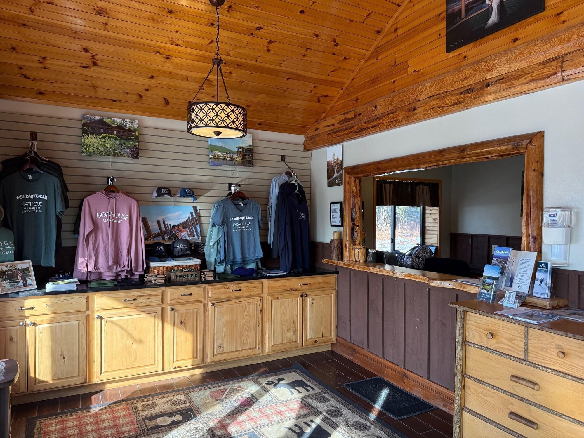 Vista Lobby Lodges At Cresthaven