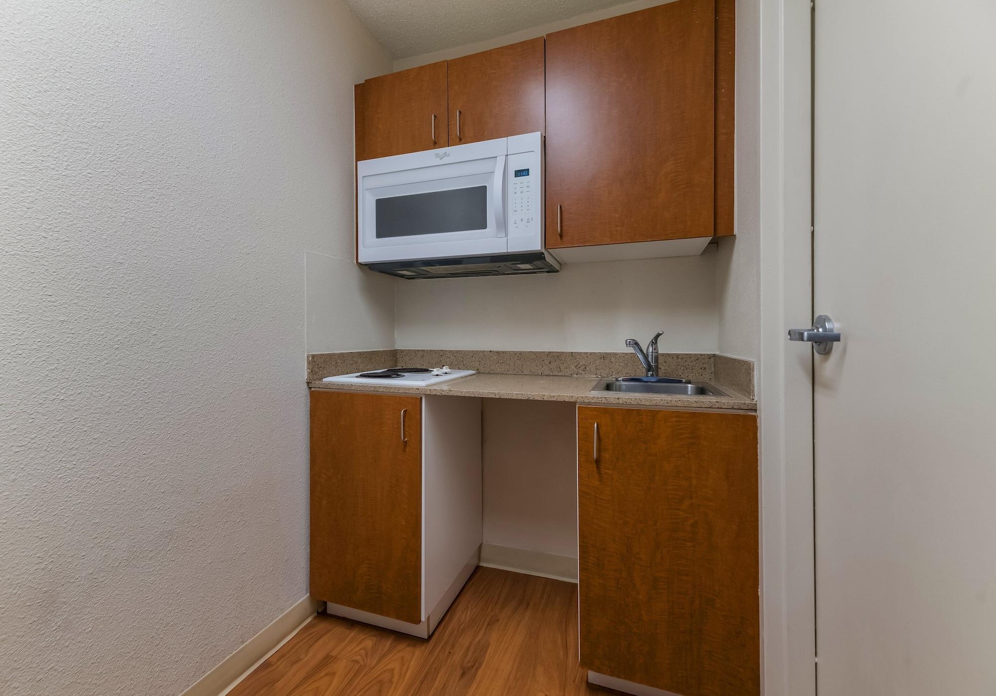 Equipamiento de Habitación HomeTowne Studios by Red Roof Orlando - UCF Area