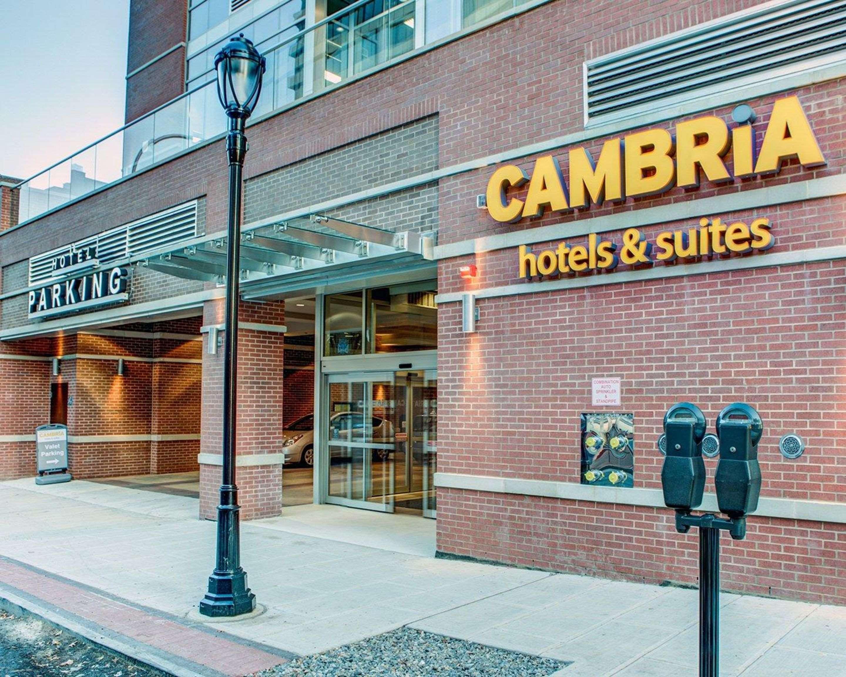 Vista Exterior Cambria Hotel White Plains - Downtown