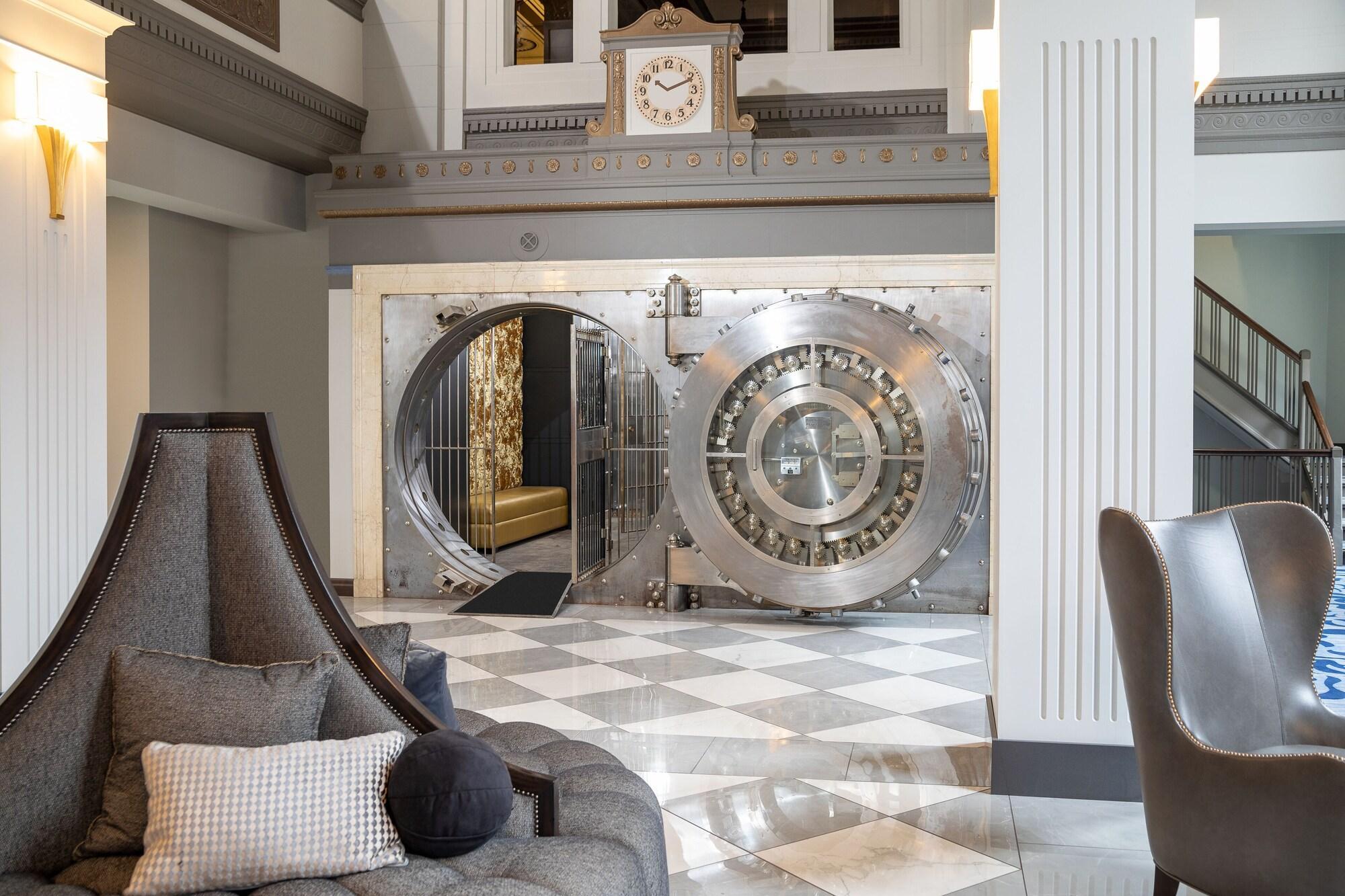 Vista Lobby Hotel On Phillips