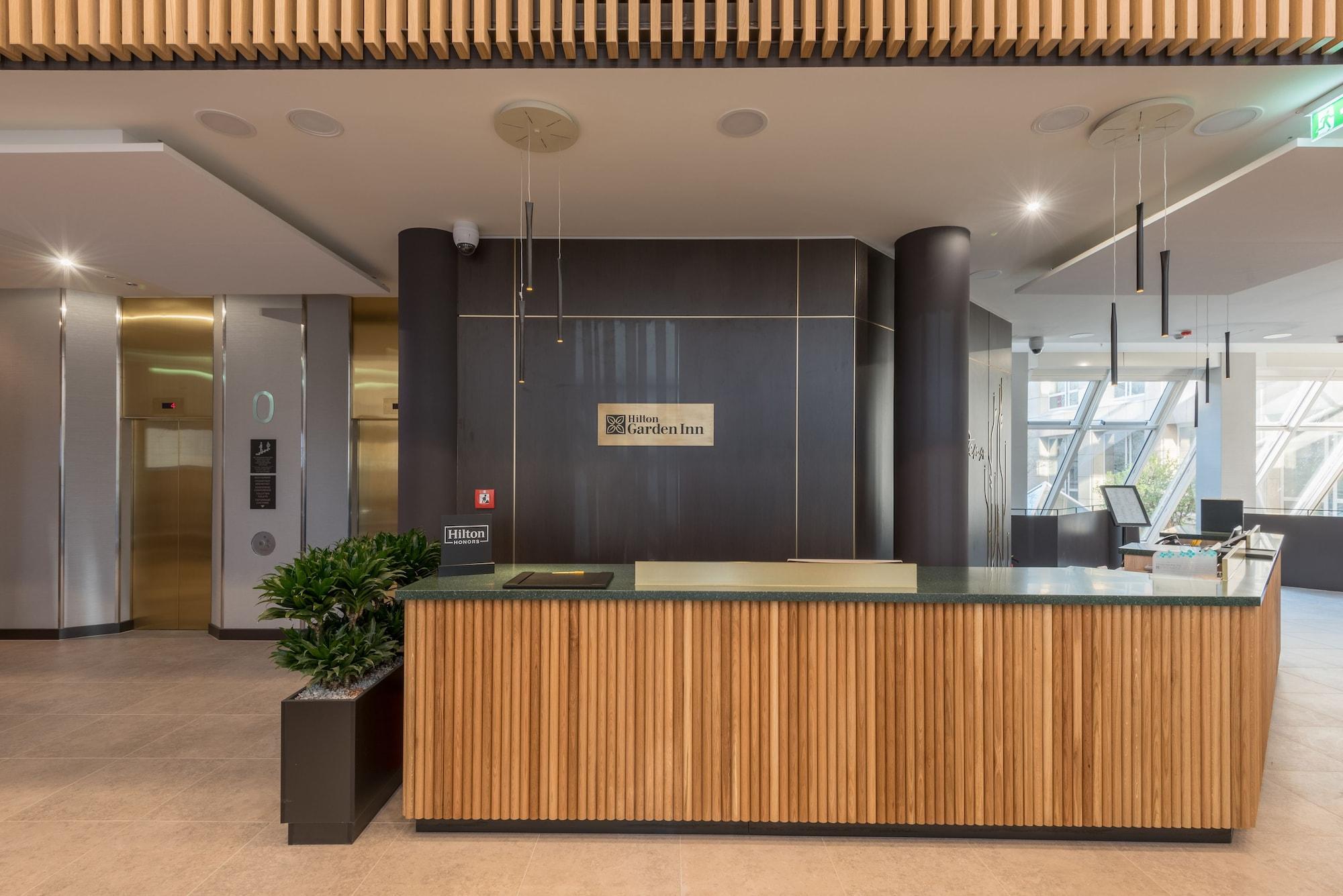 Vista Lobby Hilton Garden Inn Frankfurt City Centre