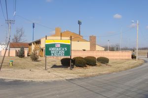 Alojamiento - Days Inn & Suites by Wyndham Caseyville