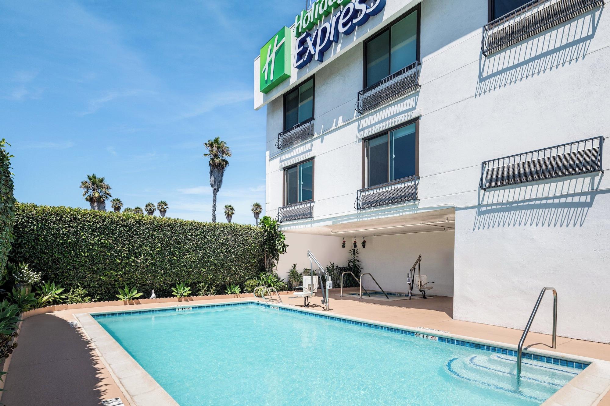 Vista Piscina Holiday Inn Express San Diego - SeaWorld Area by IHG