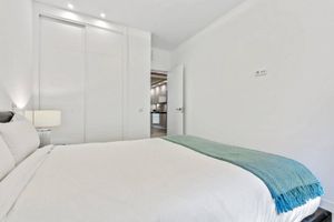 Alquiler Vacacional - Luxurious apartment near Plaza Castilla, garage space.
