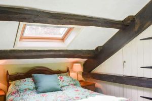 Alquiler Vacacional - Red Squirrel Haven 2BR House - Sleeps 4 - Parking