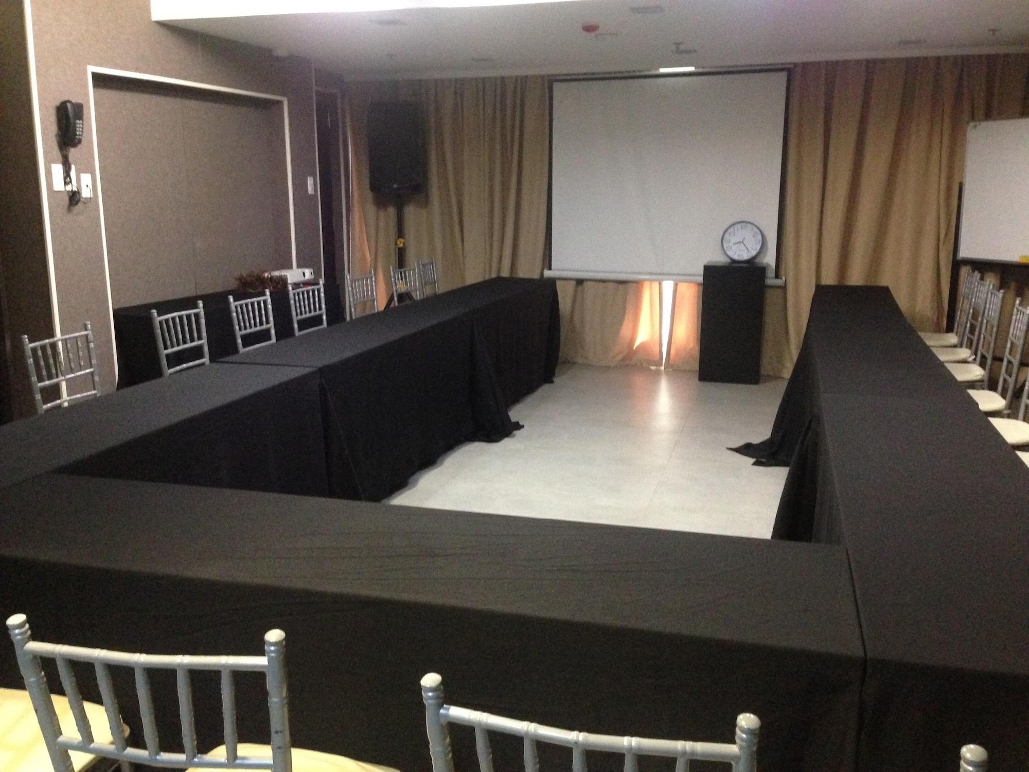 Sala de Reuniones Selah Pods Hotel Manila