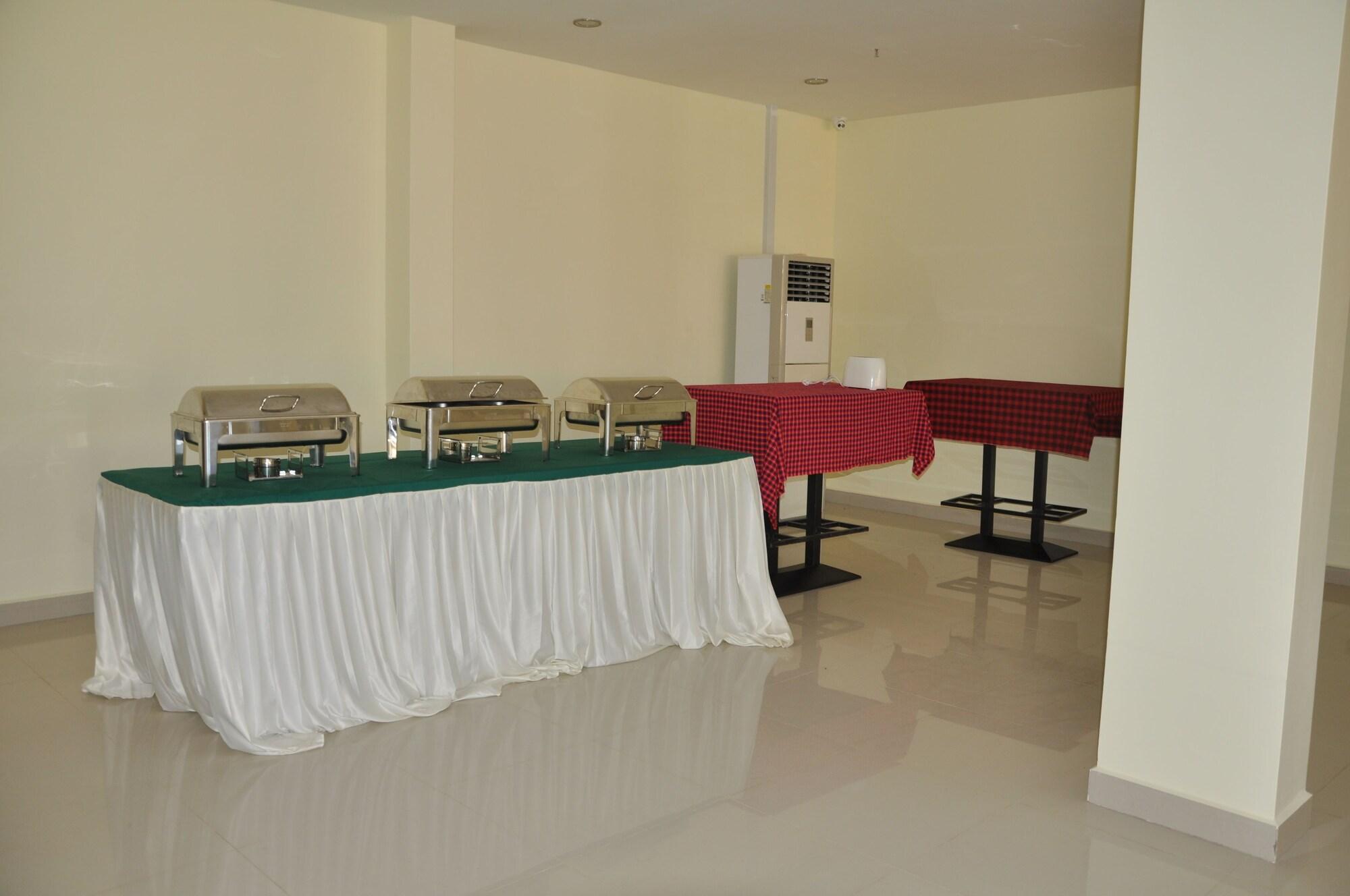 Restaurant Luwa Evergreen Hotel