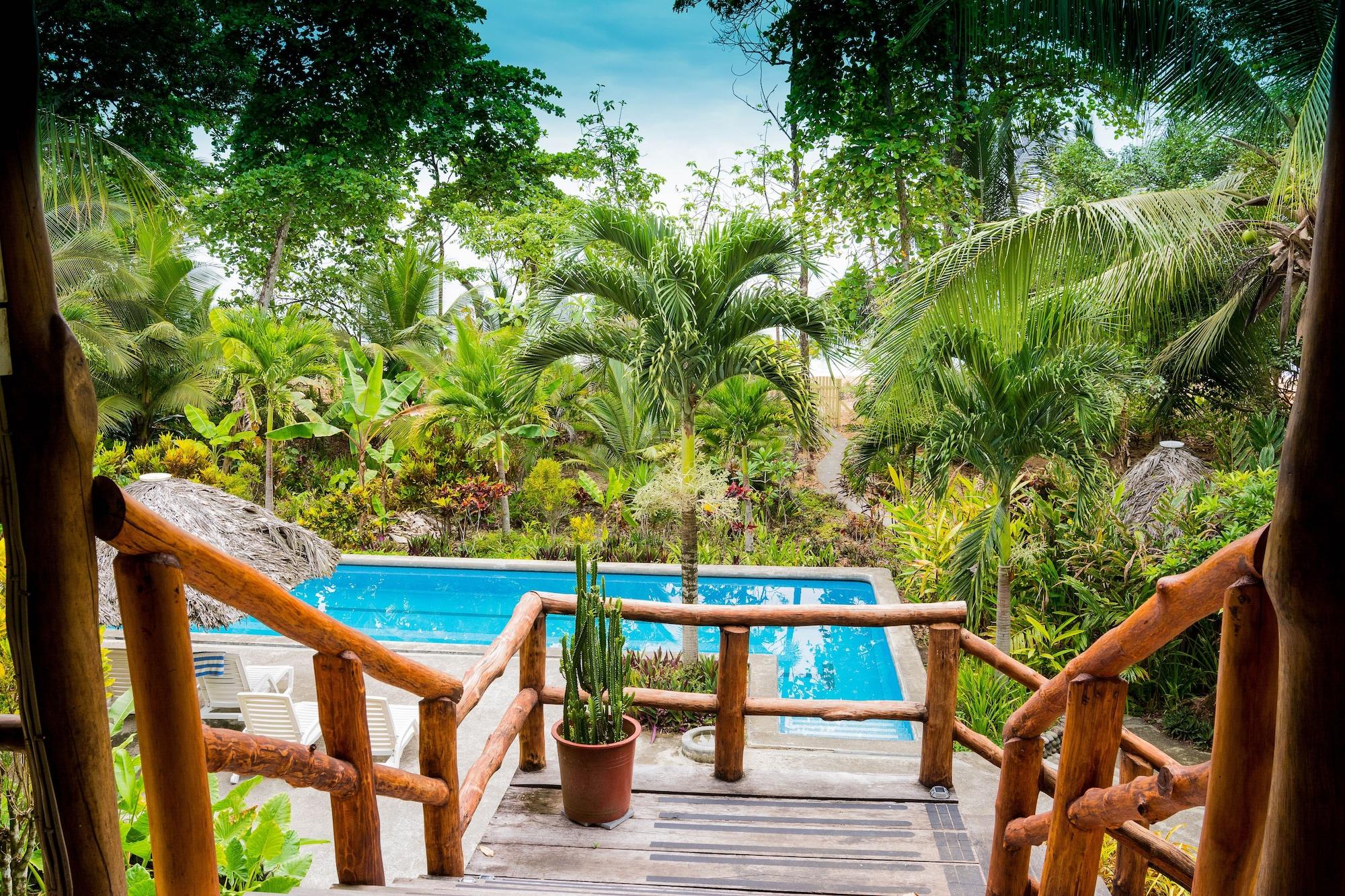 Vista Exterior Bluff Beach Retreat