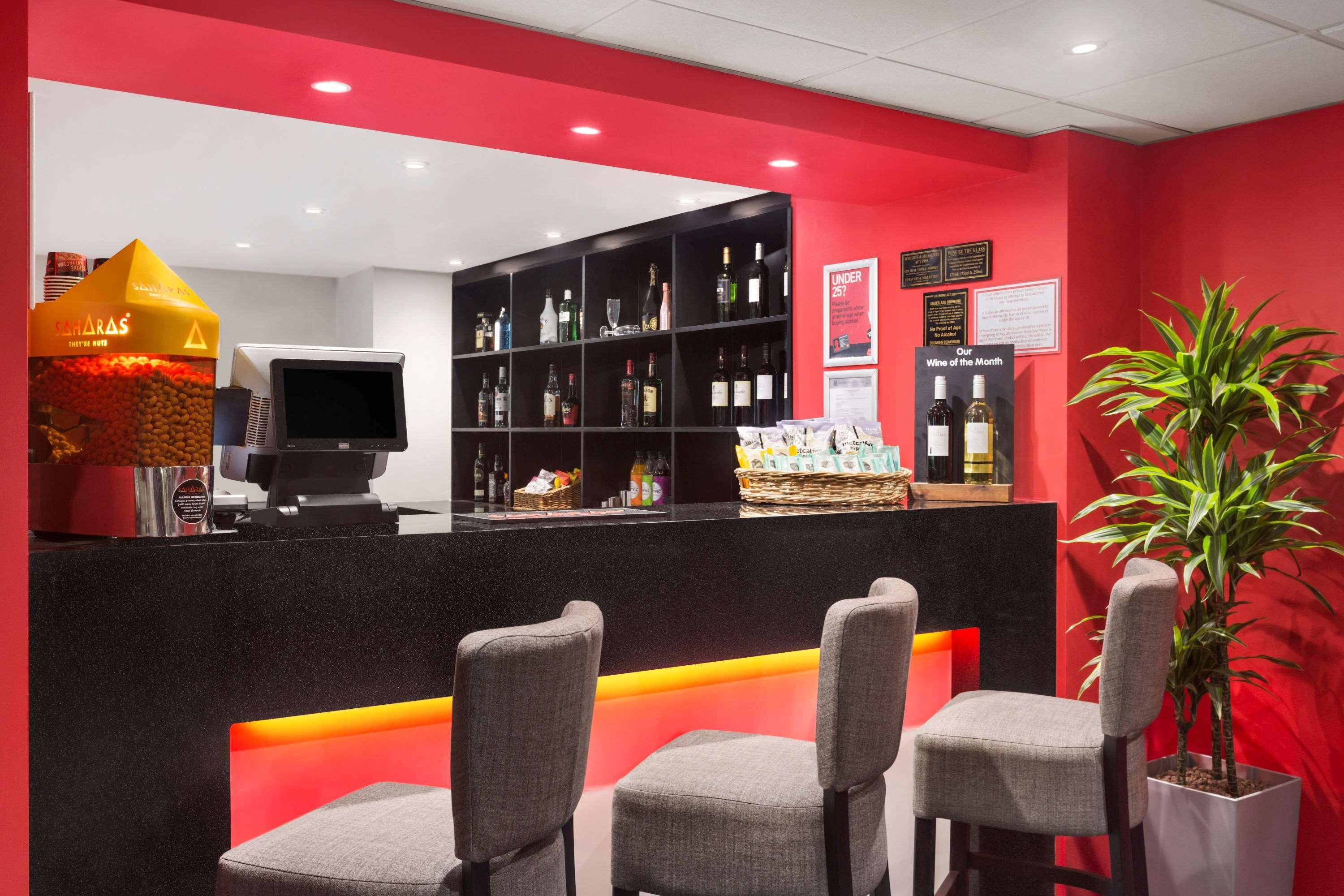 Bar/Salón Ramada By Wyndham South Mimms M25