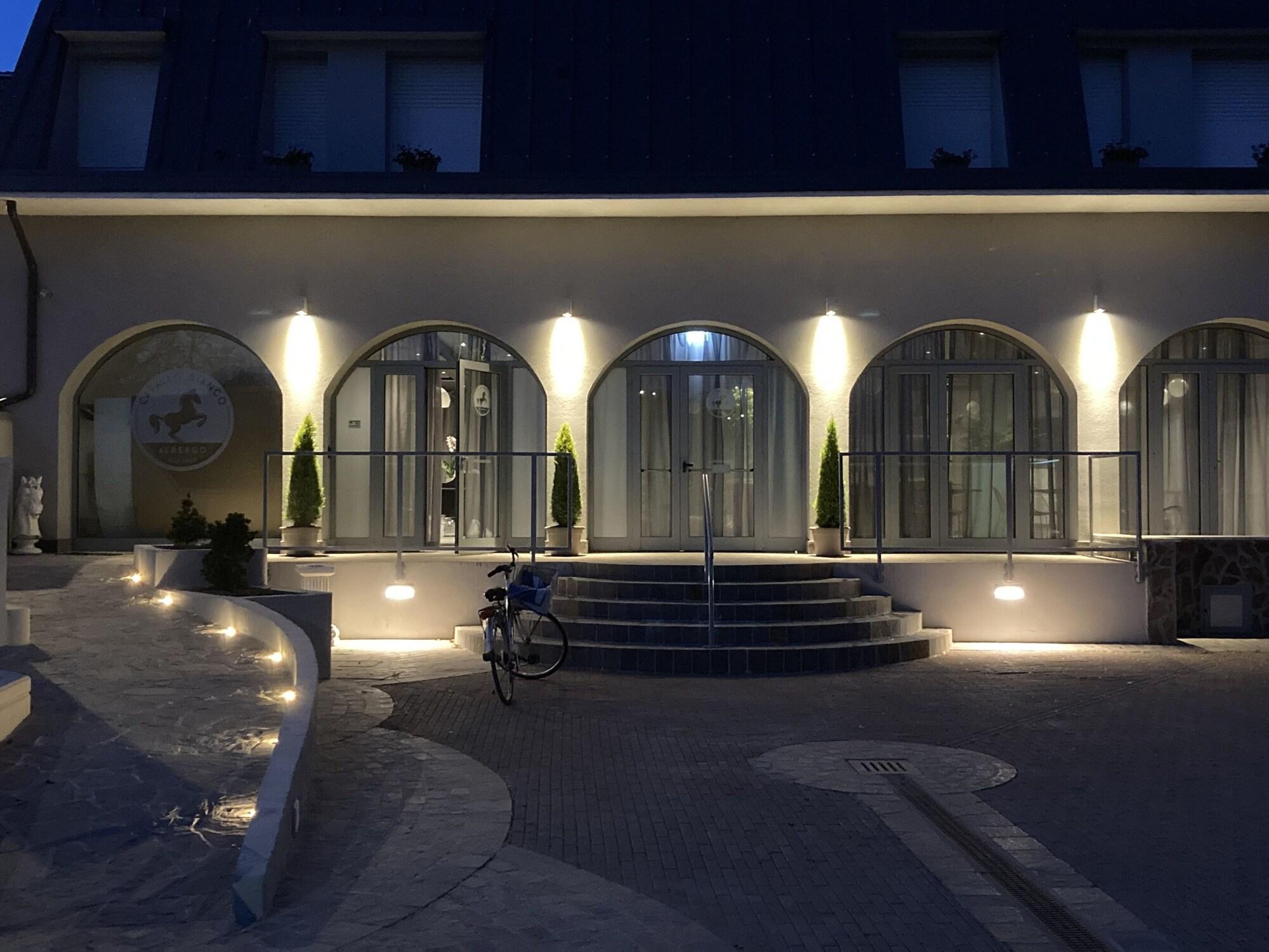 Varios Hotel Cavallo Bianco