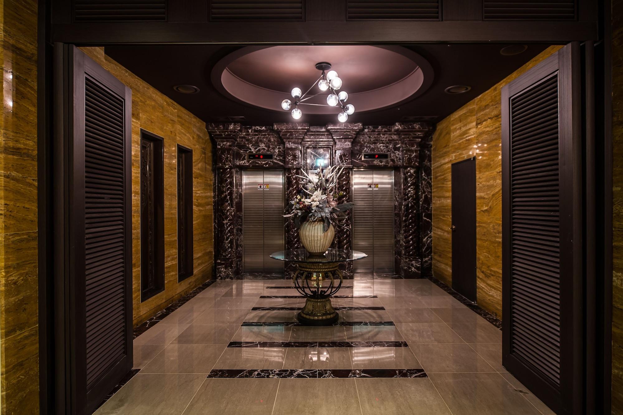 Varios Floce Hotel