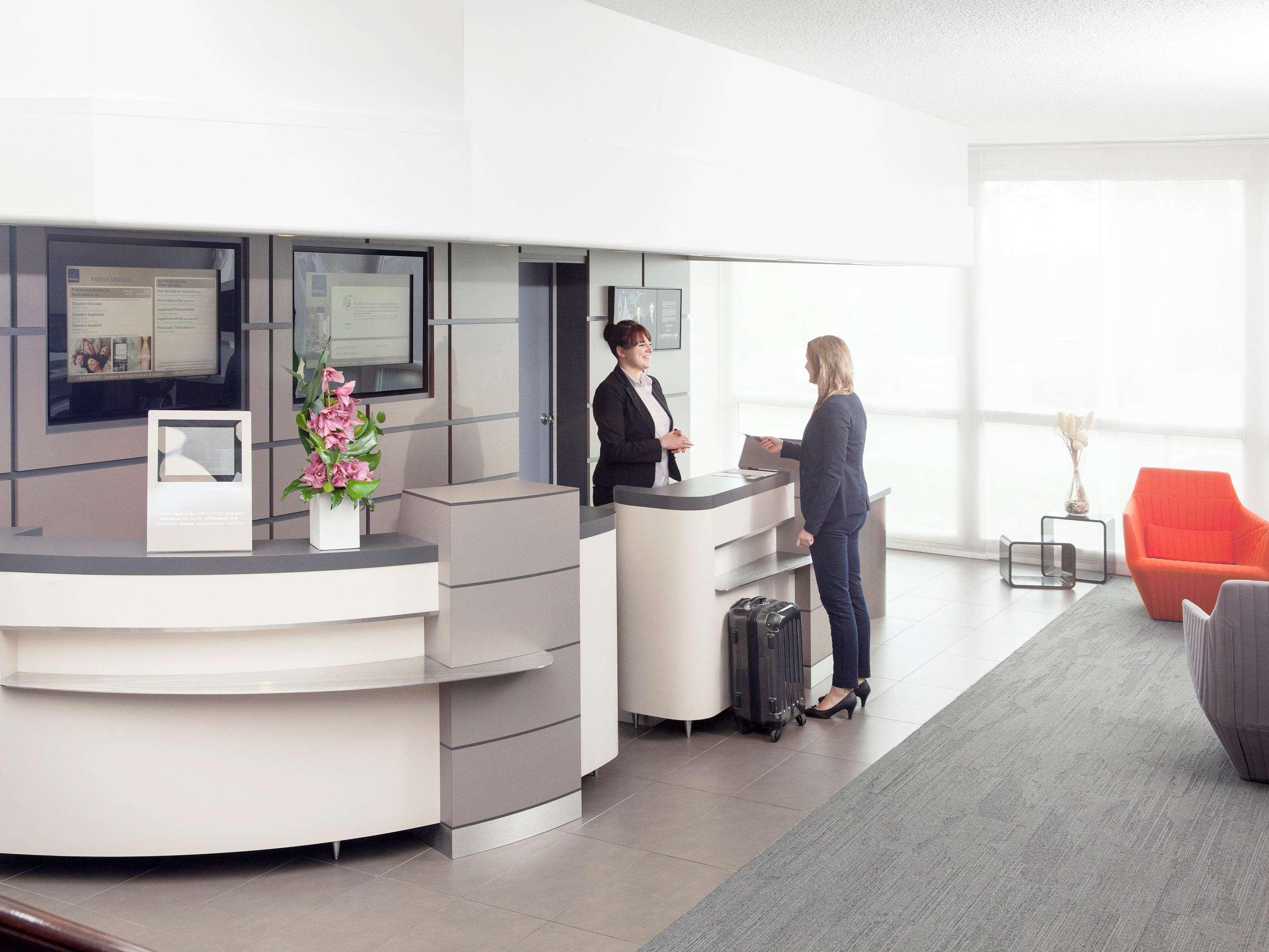 Vista Lobby Novotel Poissy Orgeval