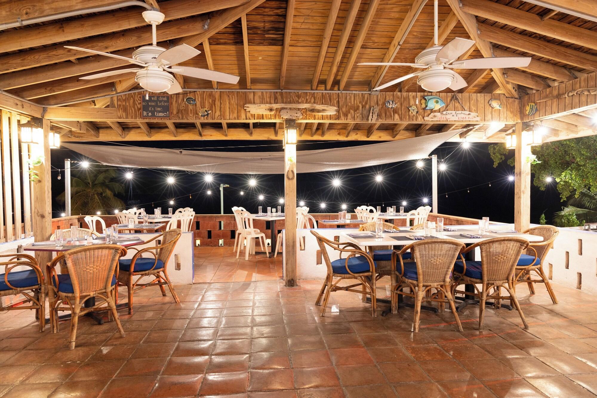 Varios Trade Winds Restaurant & Guesthouse