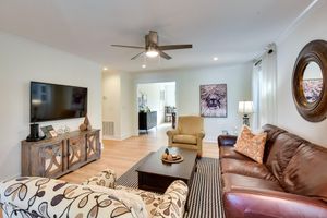 Alquiler Vacacional - Tranquil Travelers Rest Home w/ Fire Pit!