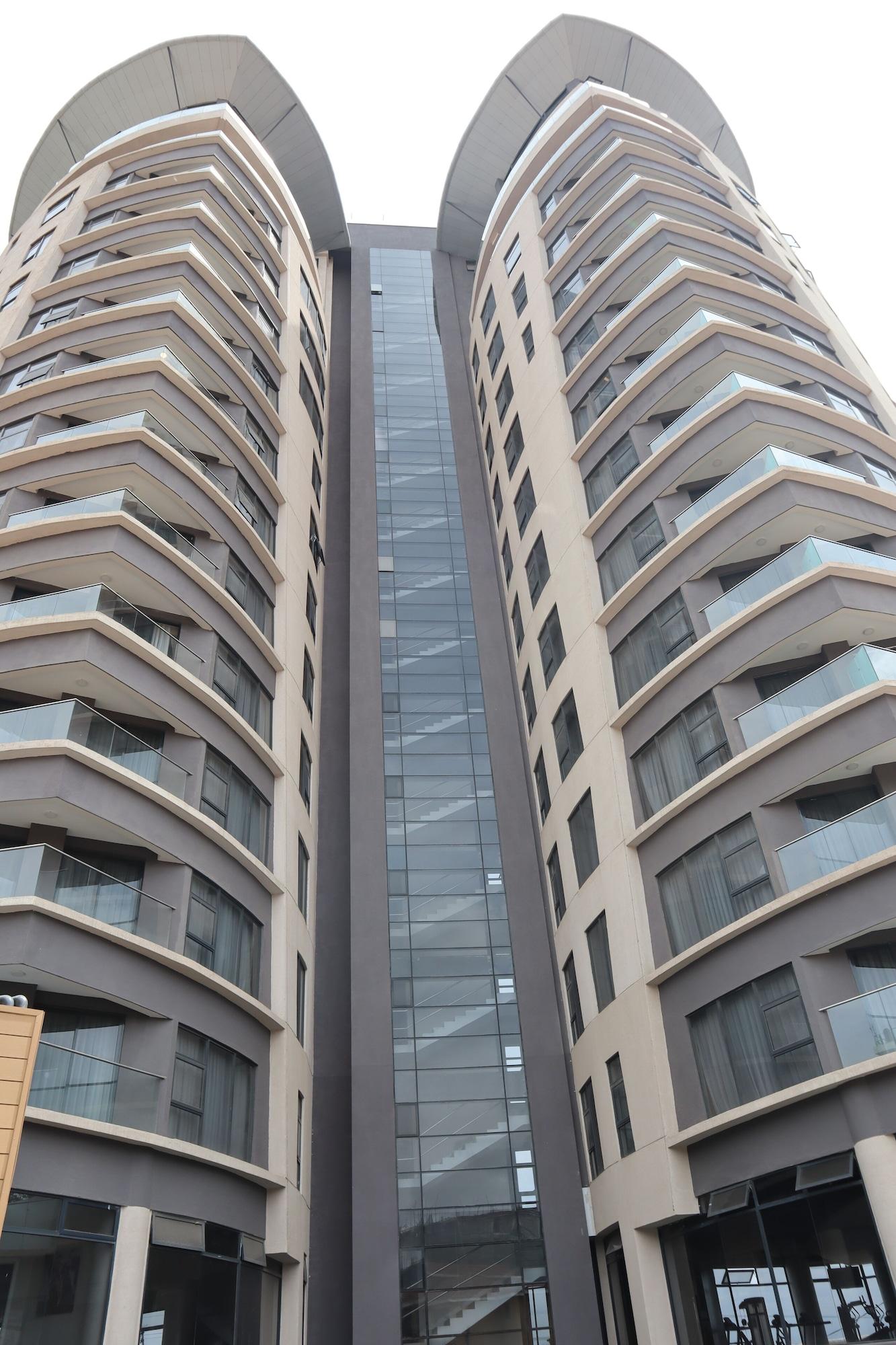 Vista Exterior The Curve by the Park Apartments
