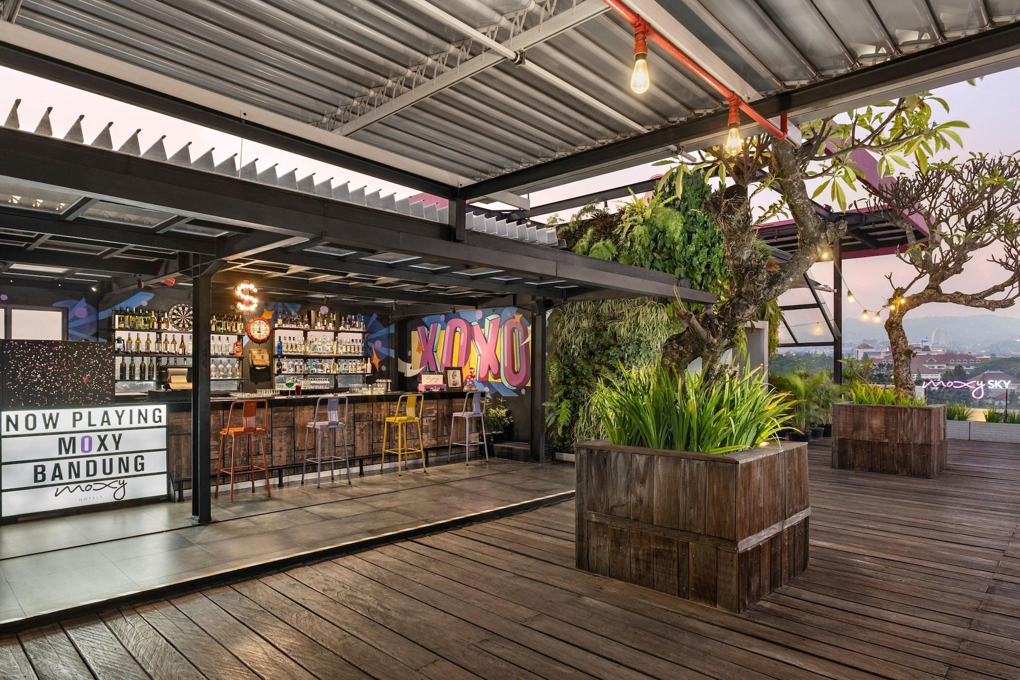 Bar/Salón Moxy Bandung