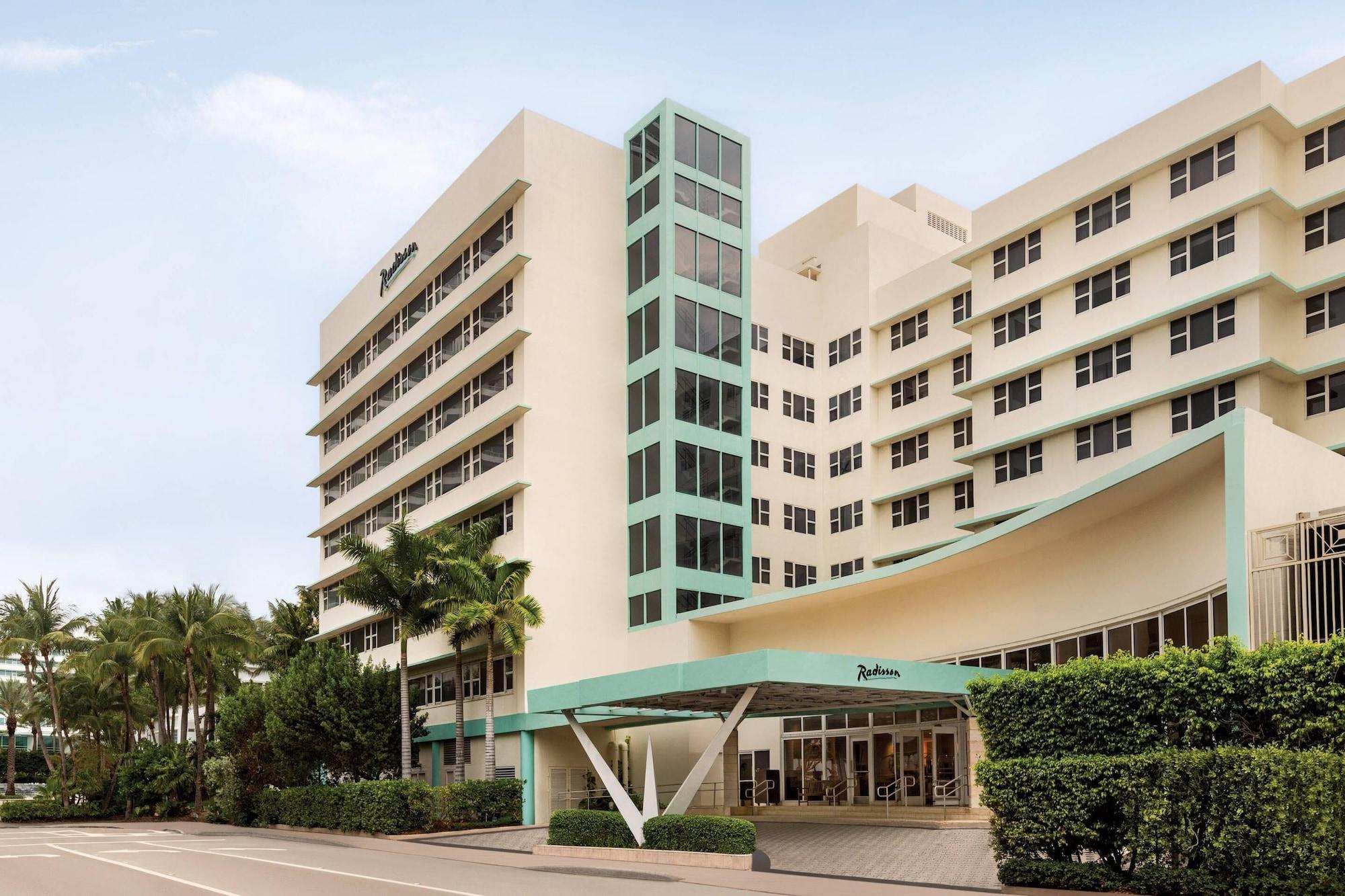 Vista Exterior Radisson Resort Miami Beach