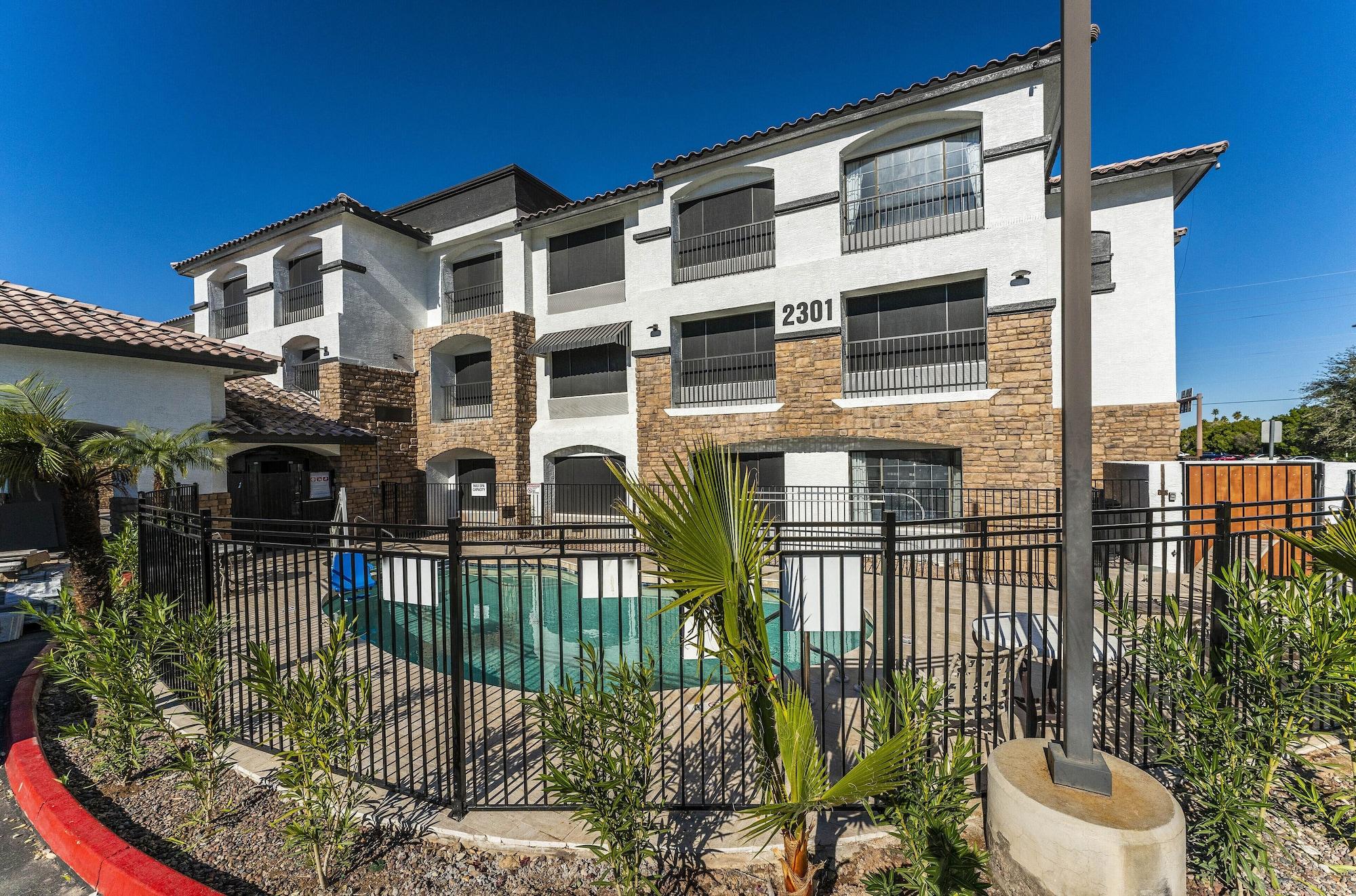Vista Exterior Metro Tempe Apartments