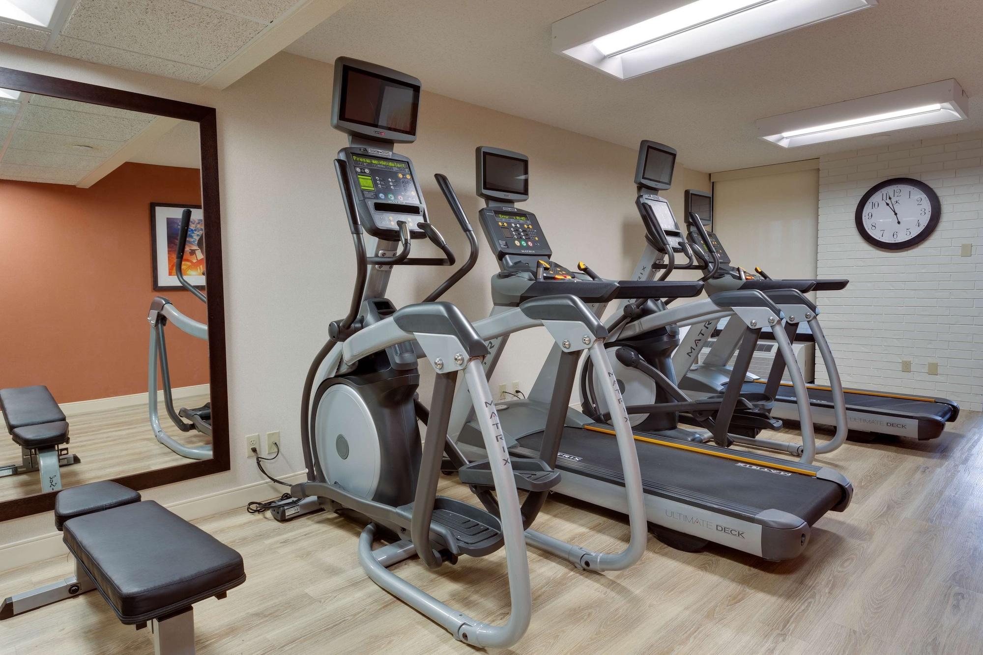 Gimnasio Drury Inn & Suites Columbia Stadium Boulevard