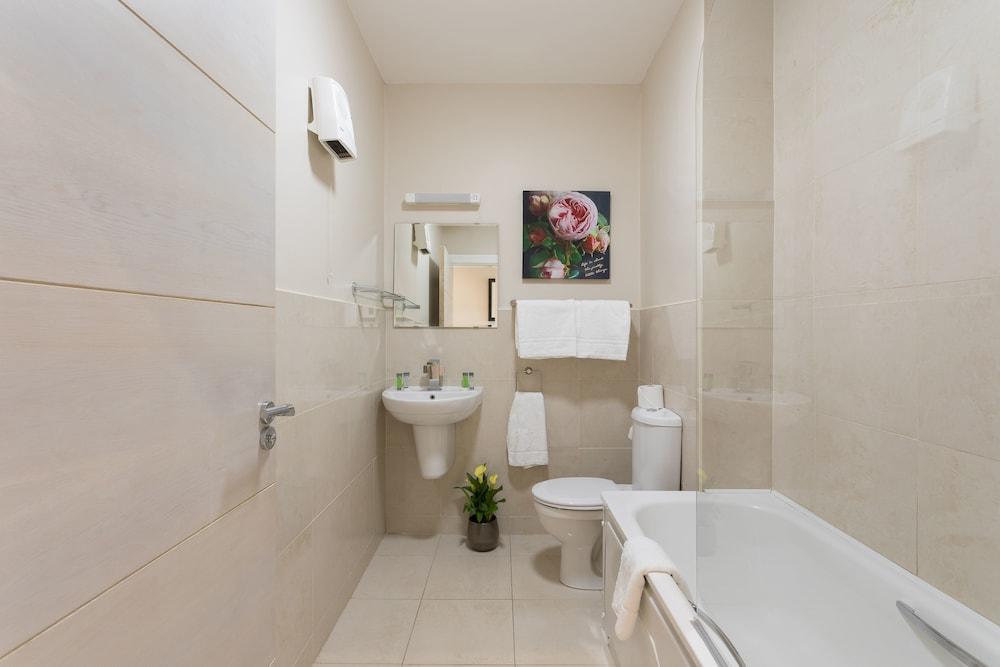 Baño Jameson Court Self Catering Apartments