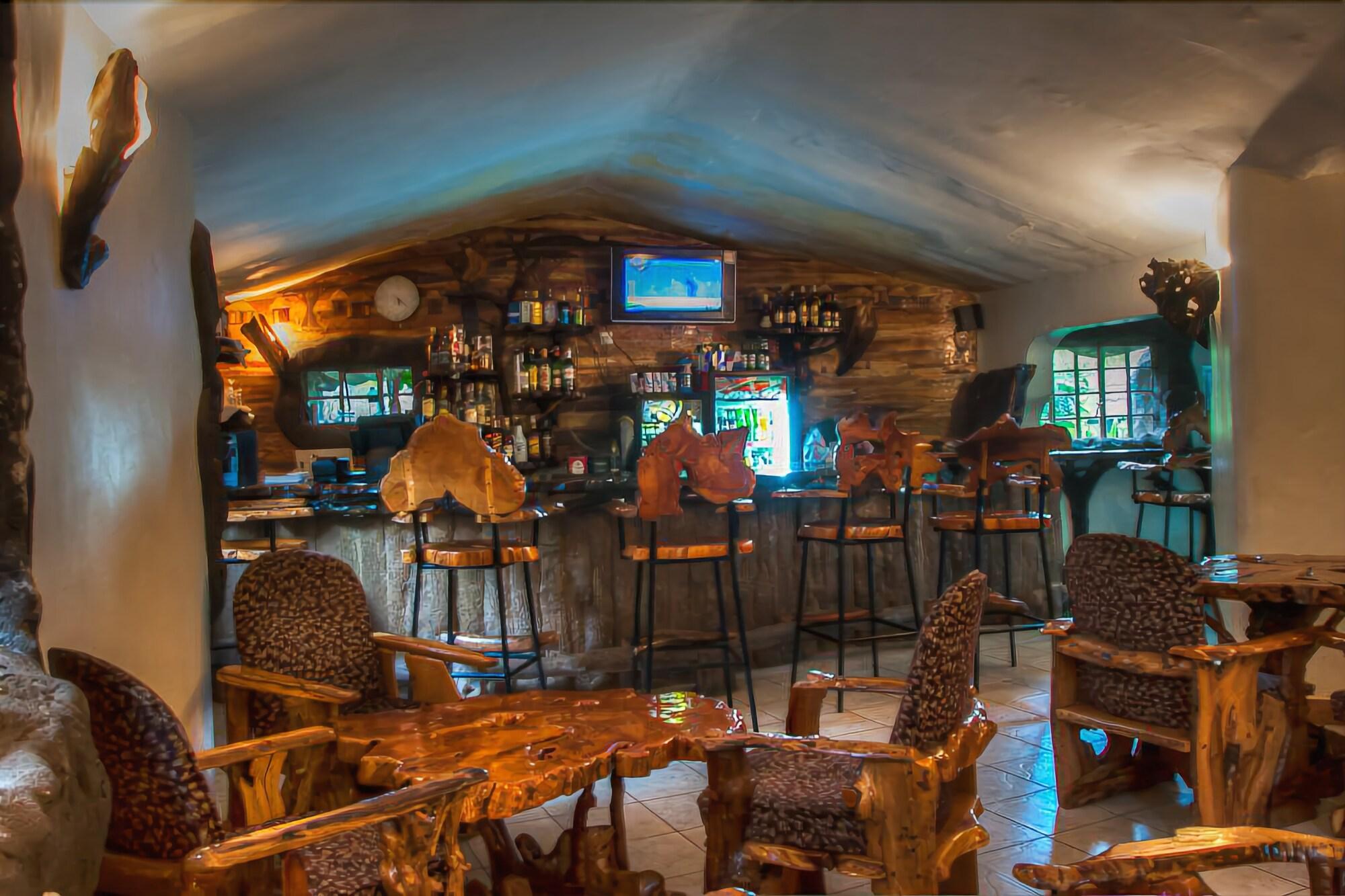 Bar/Salón Poa Place Resort & Hotel - Where Nature Meets Comfort
