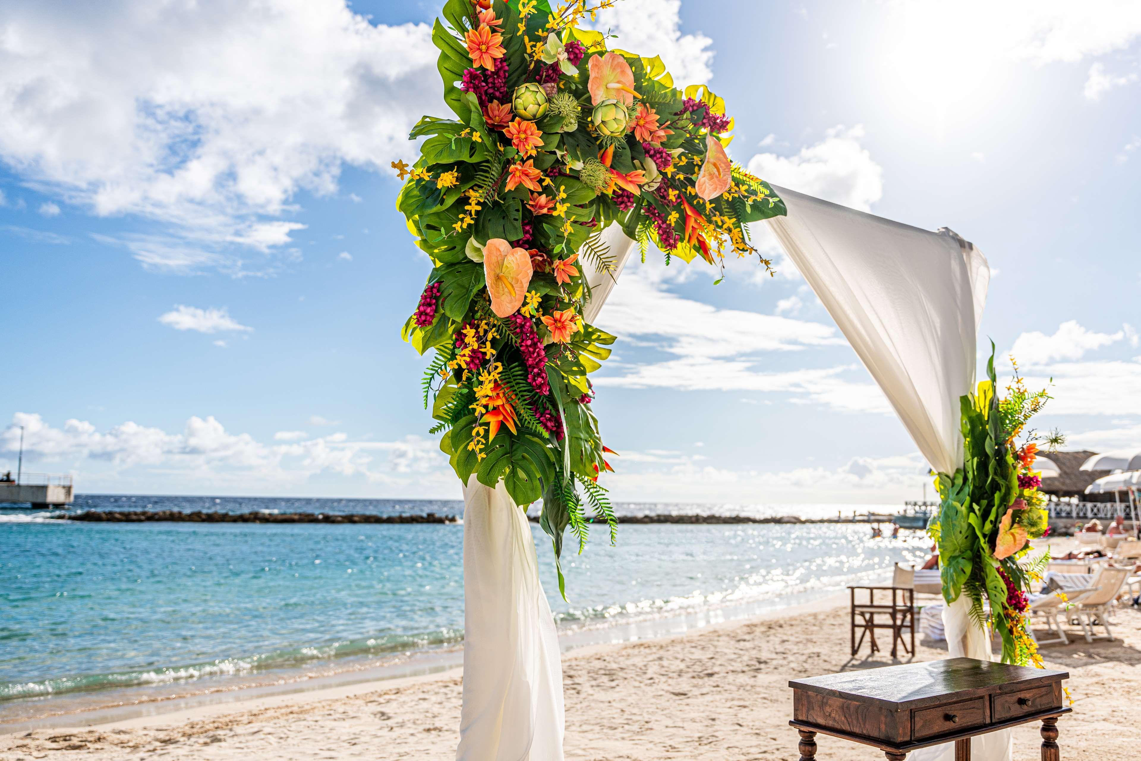 Vista Exterior The Rif at Mangrove Beach Corendon Curacao All-Inclusive, Curio by Hilton