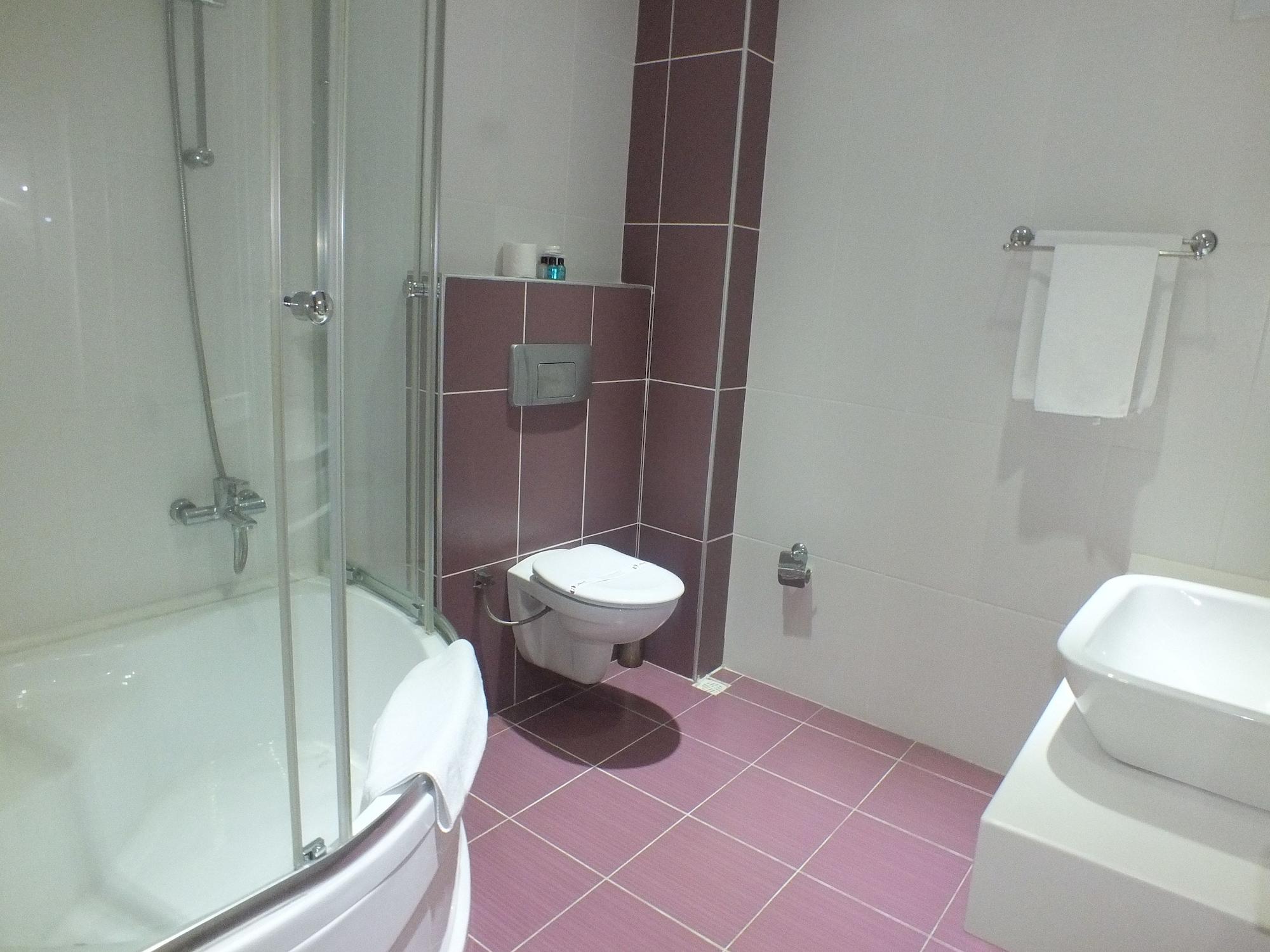 Equipamiento de Habitación Grand Ahos Hotel & Spa