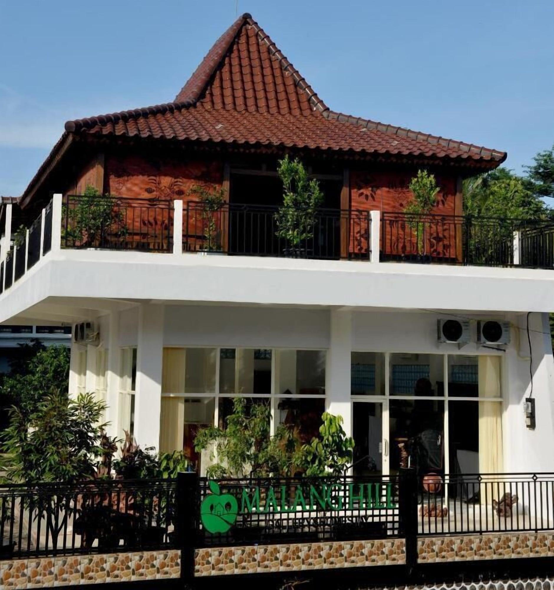 Vista Exterior Malang Hill Gallery & Homestay