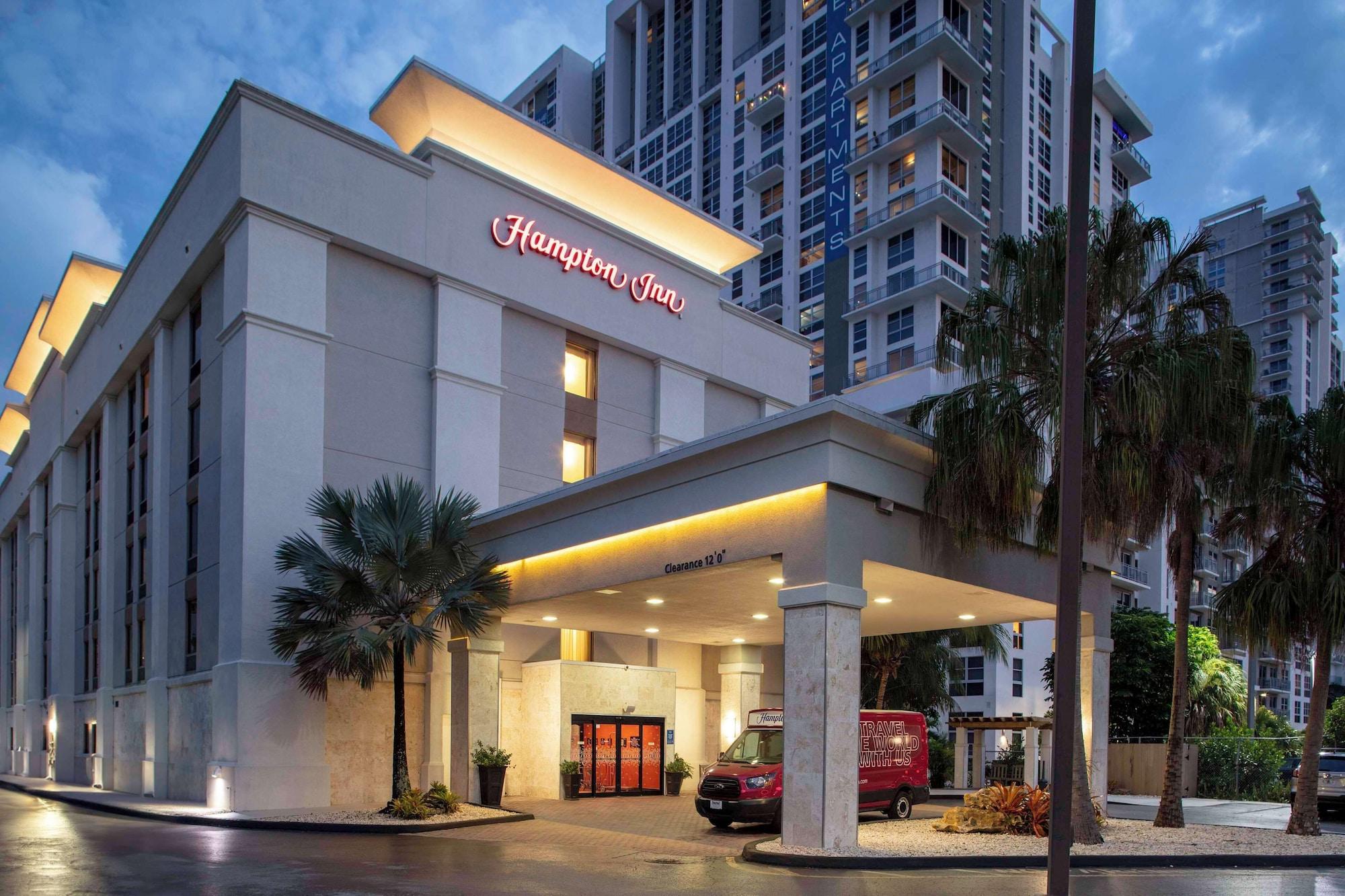 Vista Exterior Hampton Inn Miami Dadeland