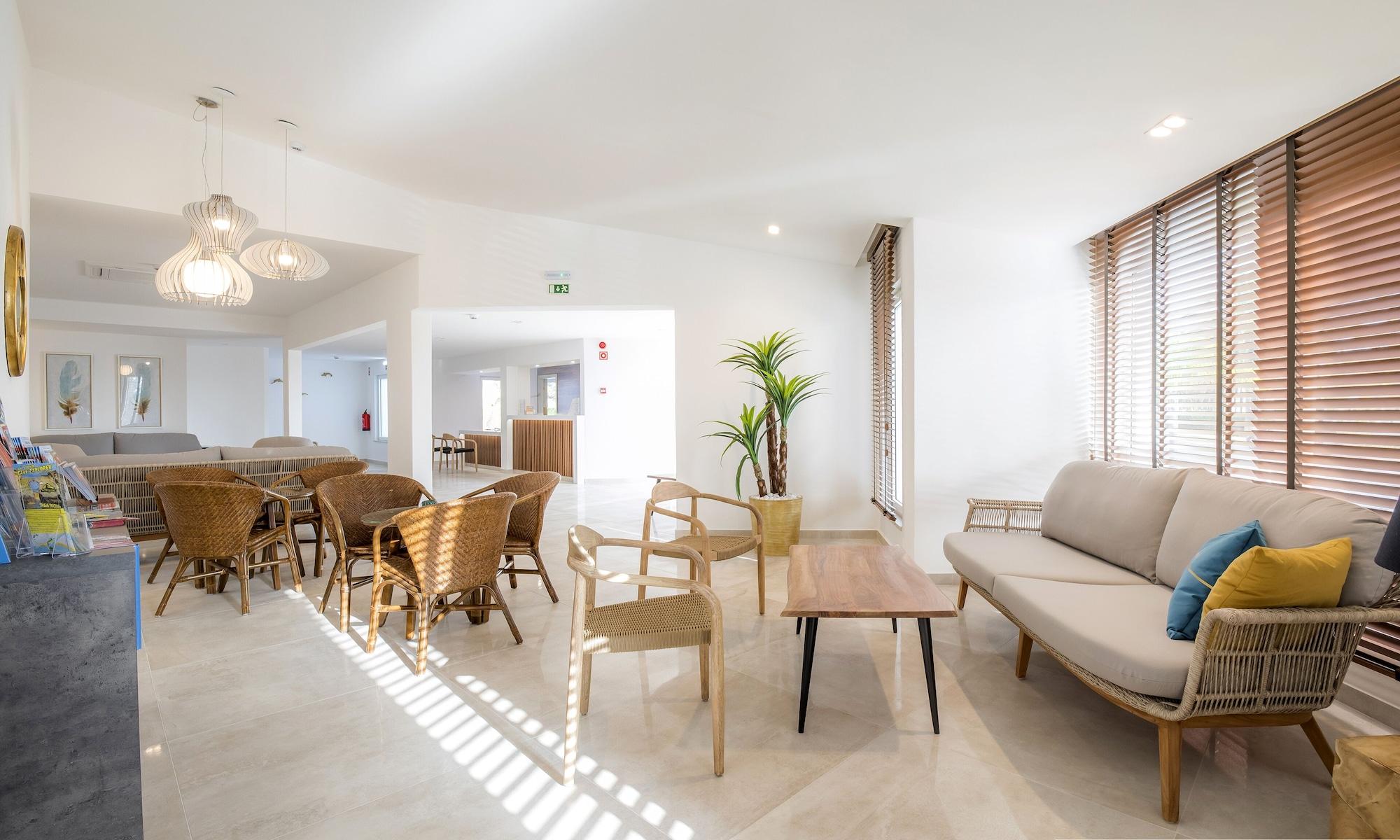 Vista Lobby Ancora Park