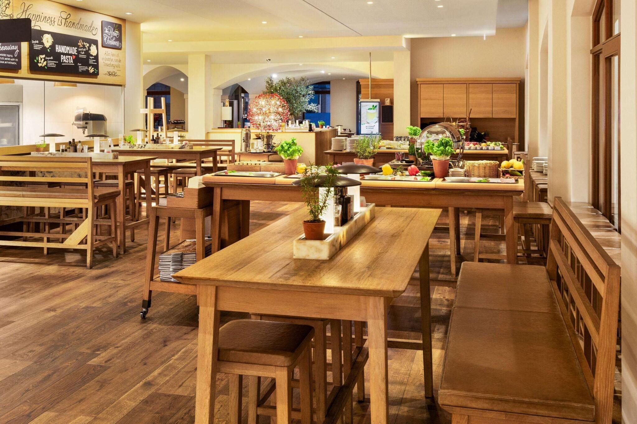 Restaurant Amedia Plaza Dresden, Trademark Collection by Wyndham