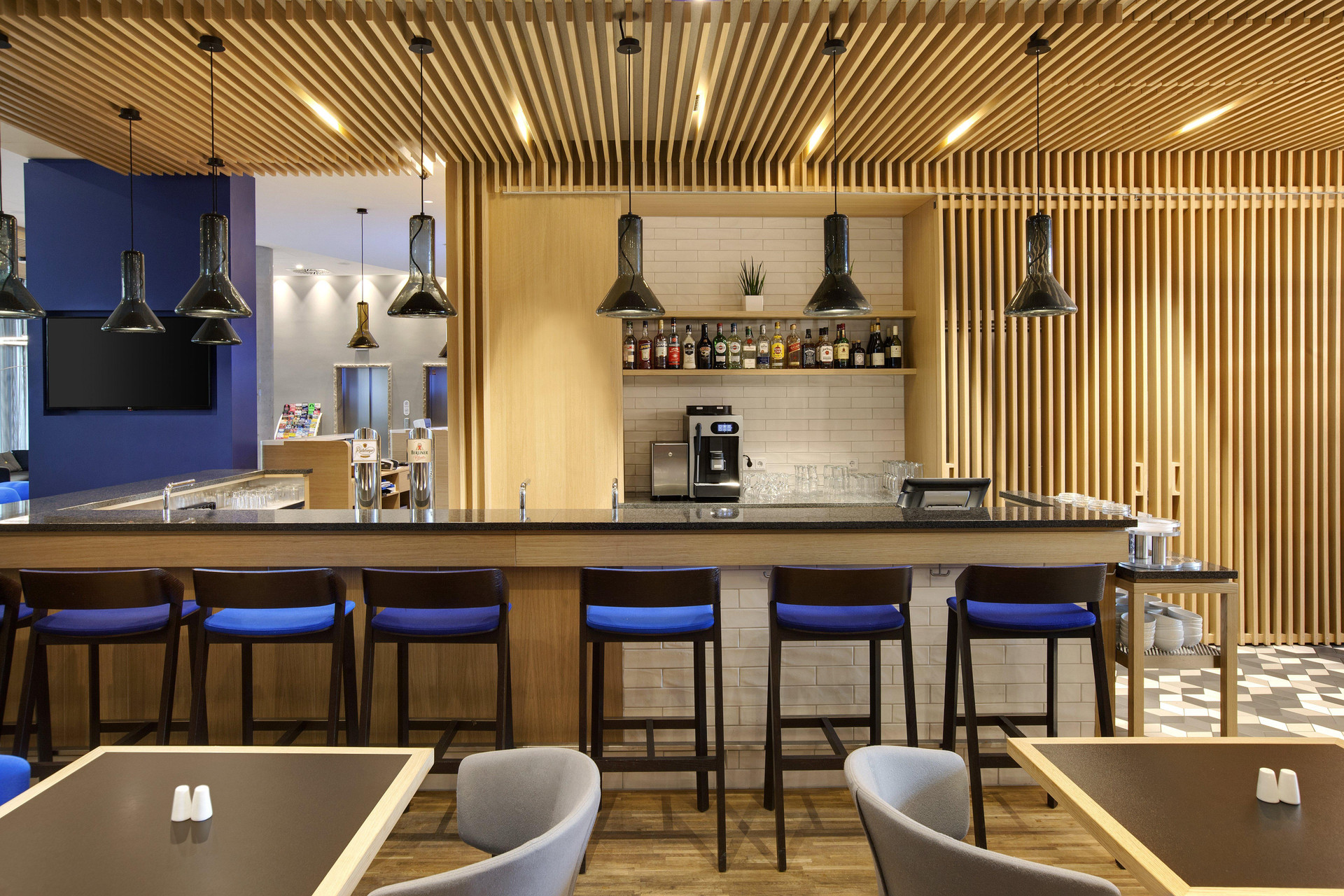 Bar/Salón Holiday Inn Express Berlin - Alexanderplatz by IHG