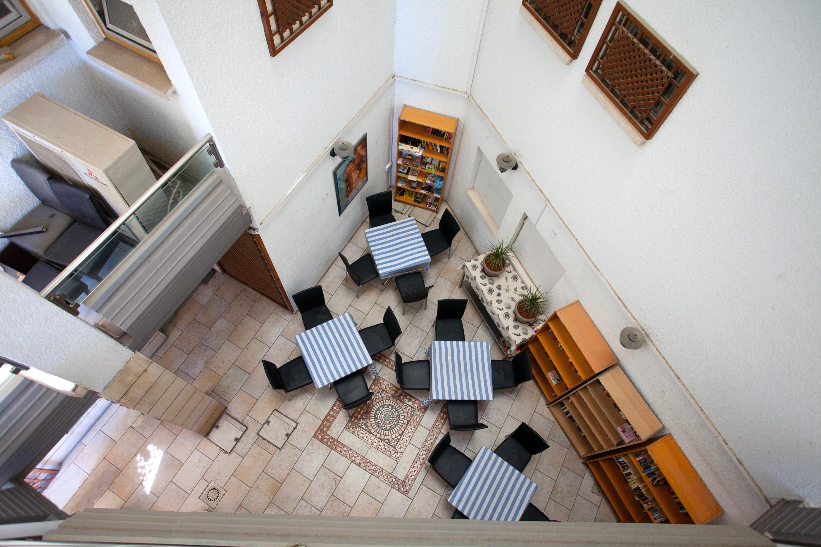 Vista Lobby Blazer Residence