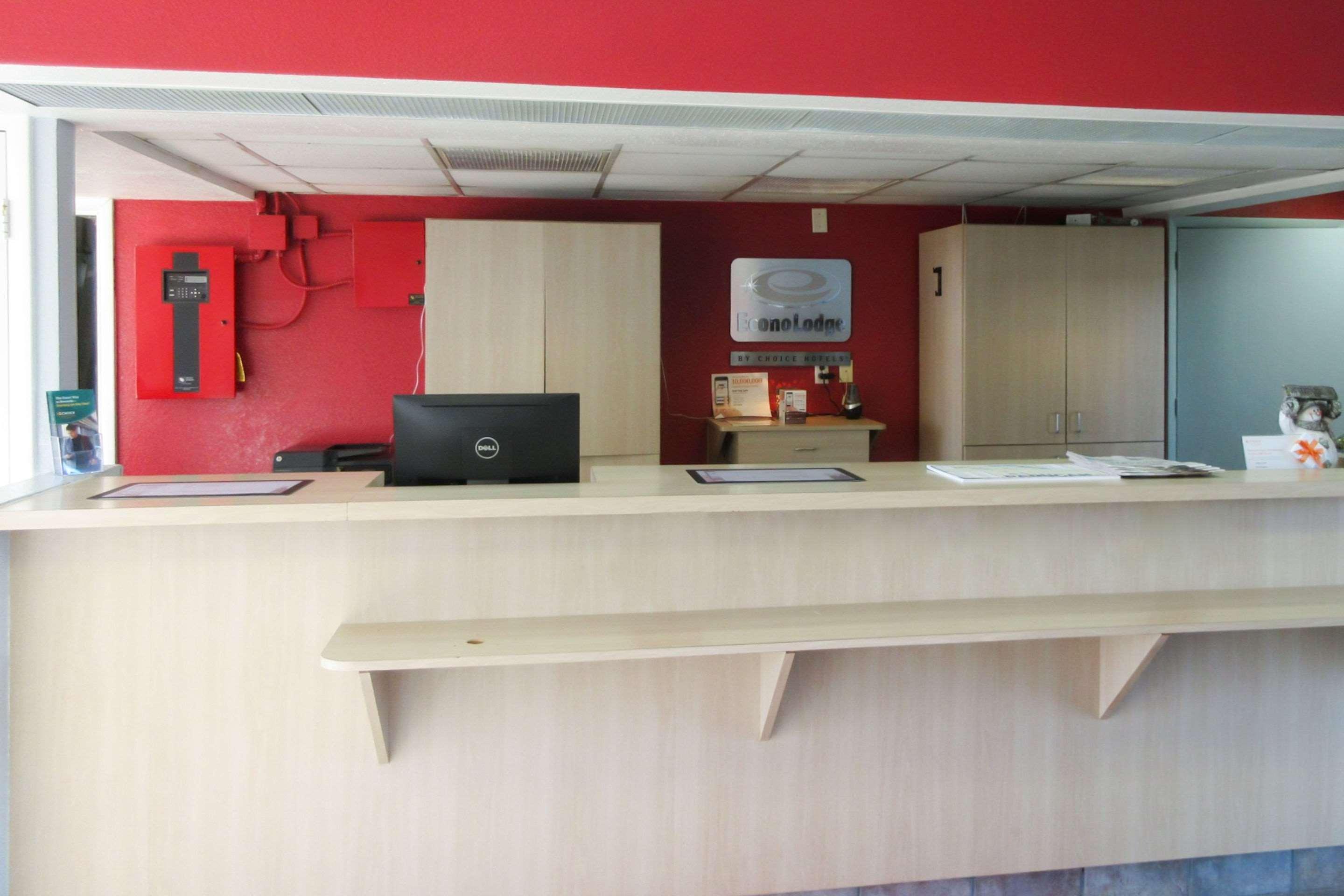 Vista Lobby  Econo Lodge Paducah West I-24
